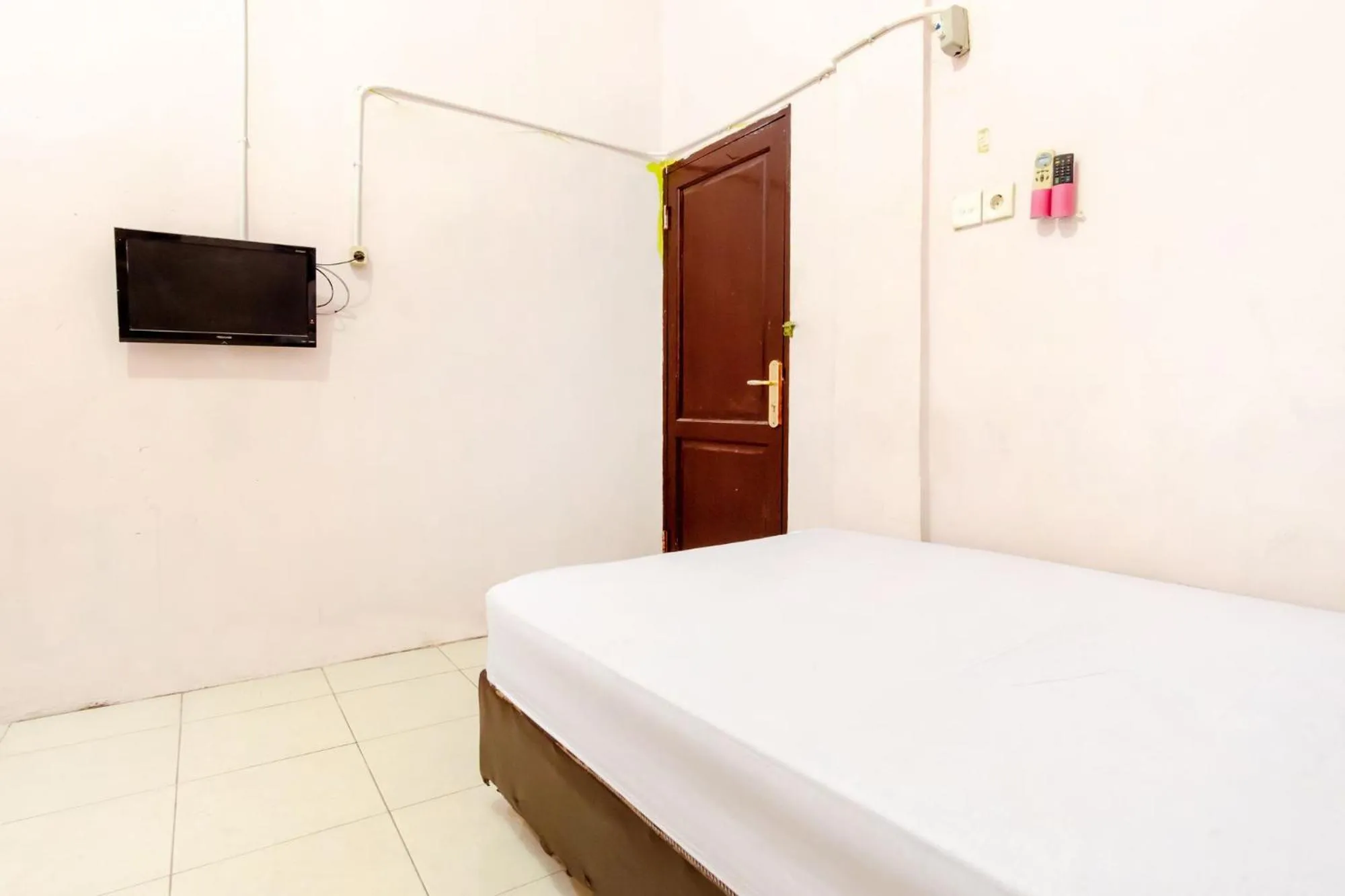 Bedroom, Bed in OYO Life 1839 Samantha Kost