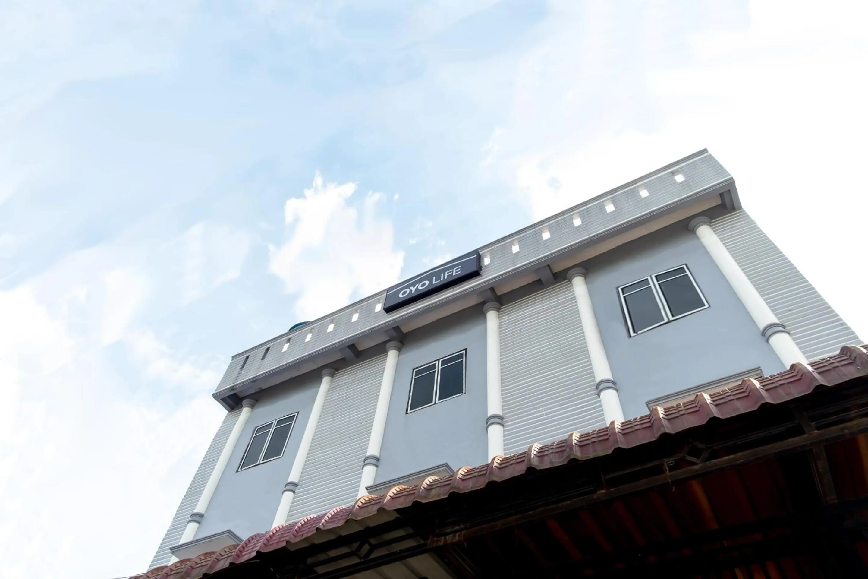 Facade/entrance in OYO Life 1839 Samantha Kost