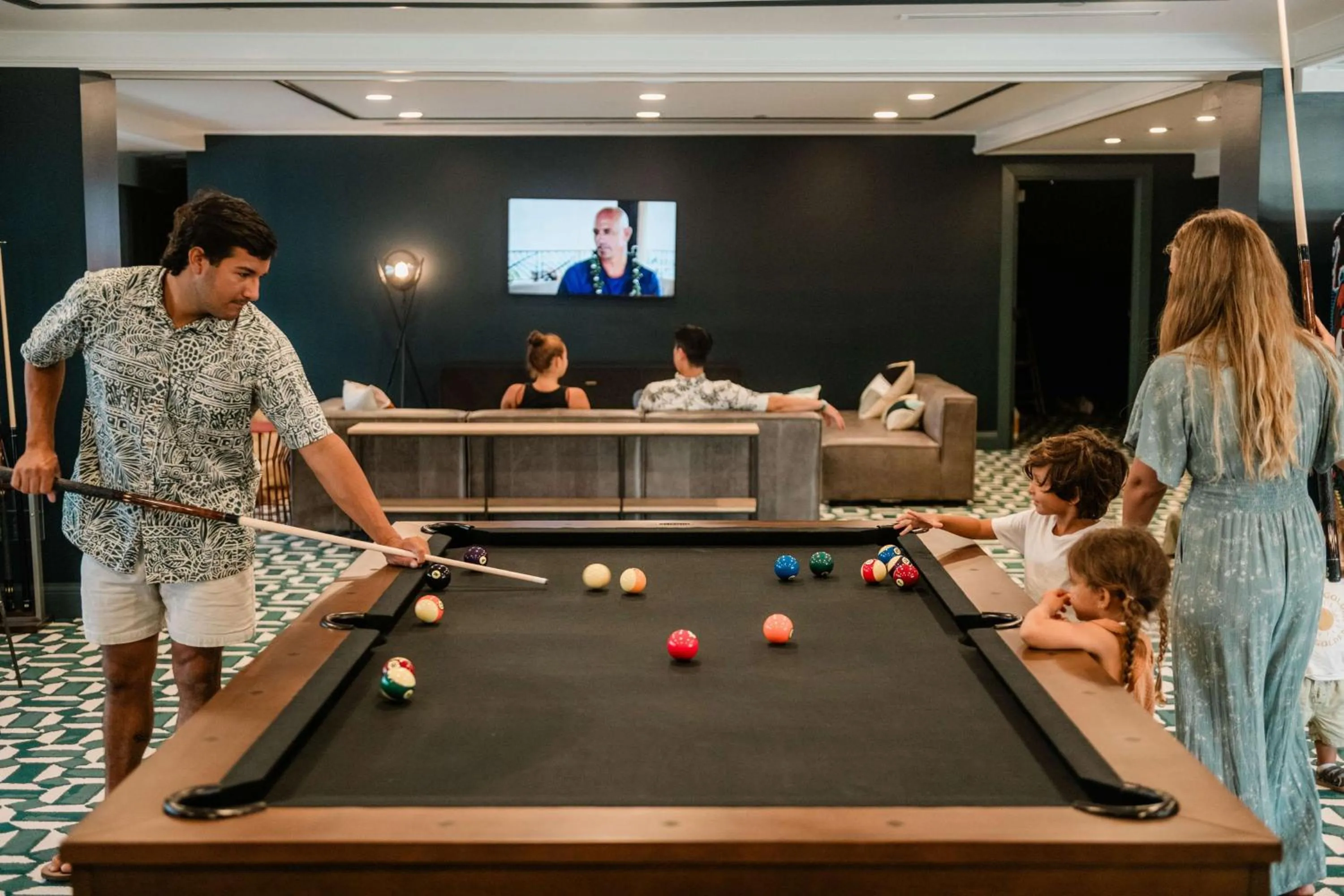 Lounge or bar in OUTRIGGER Kona Resort and Spa