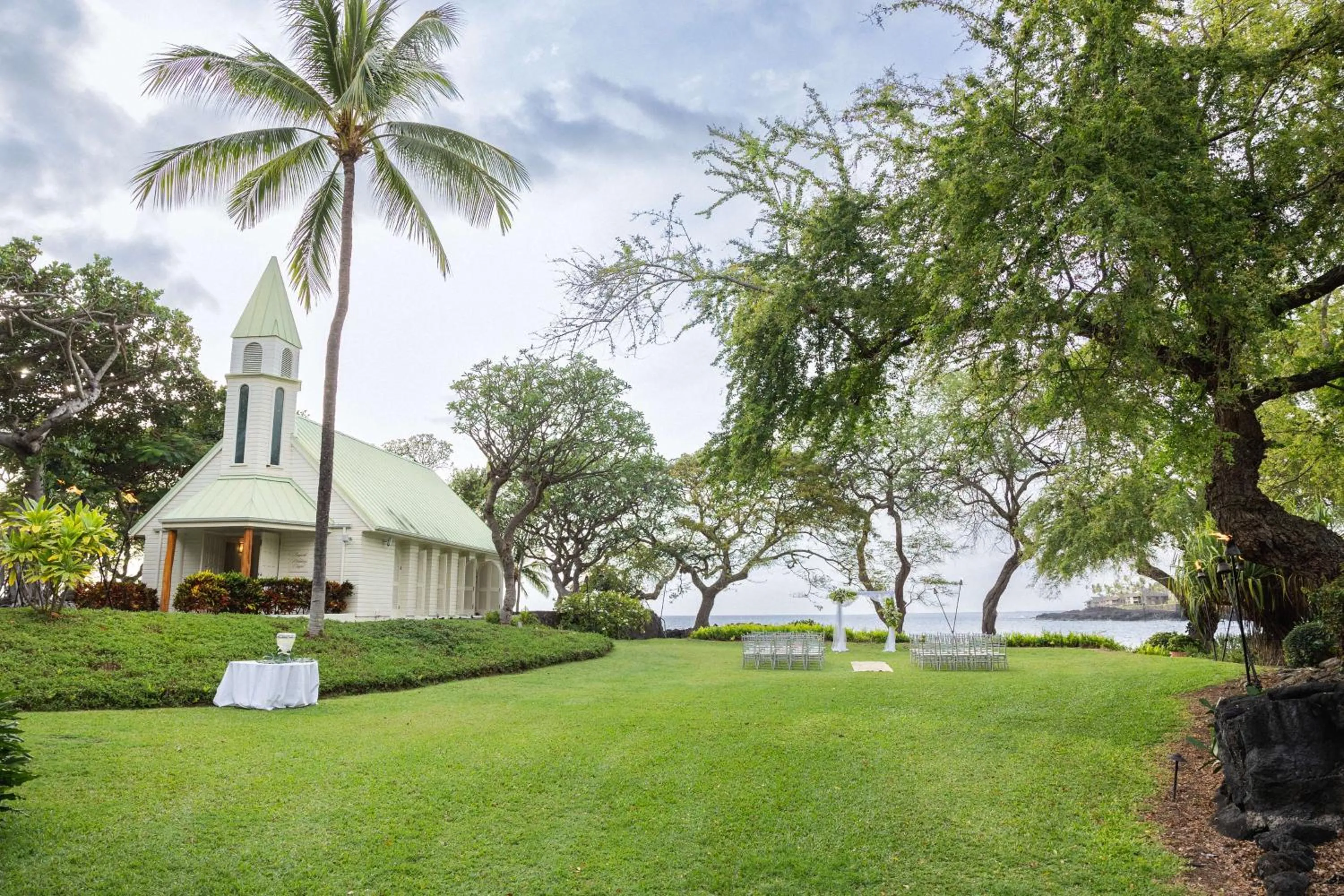 wedding in OUTRIGGER Kona Resort and Spa