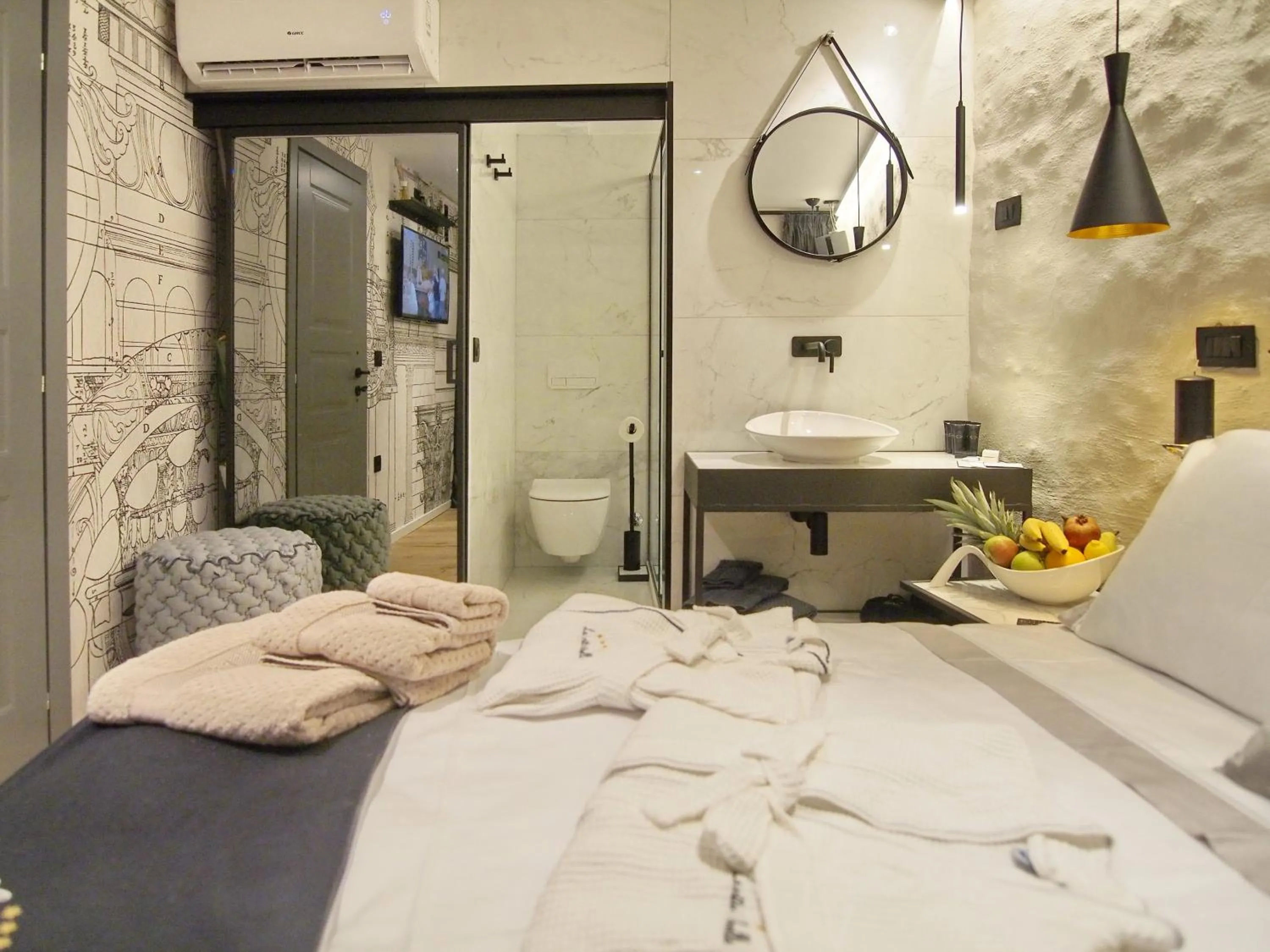 Bedroom, Bed in La Vita e Bella III