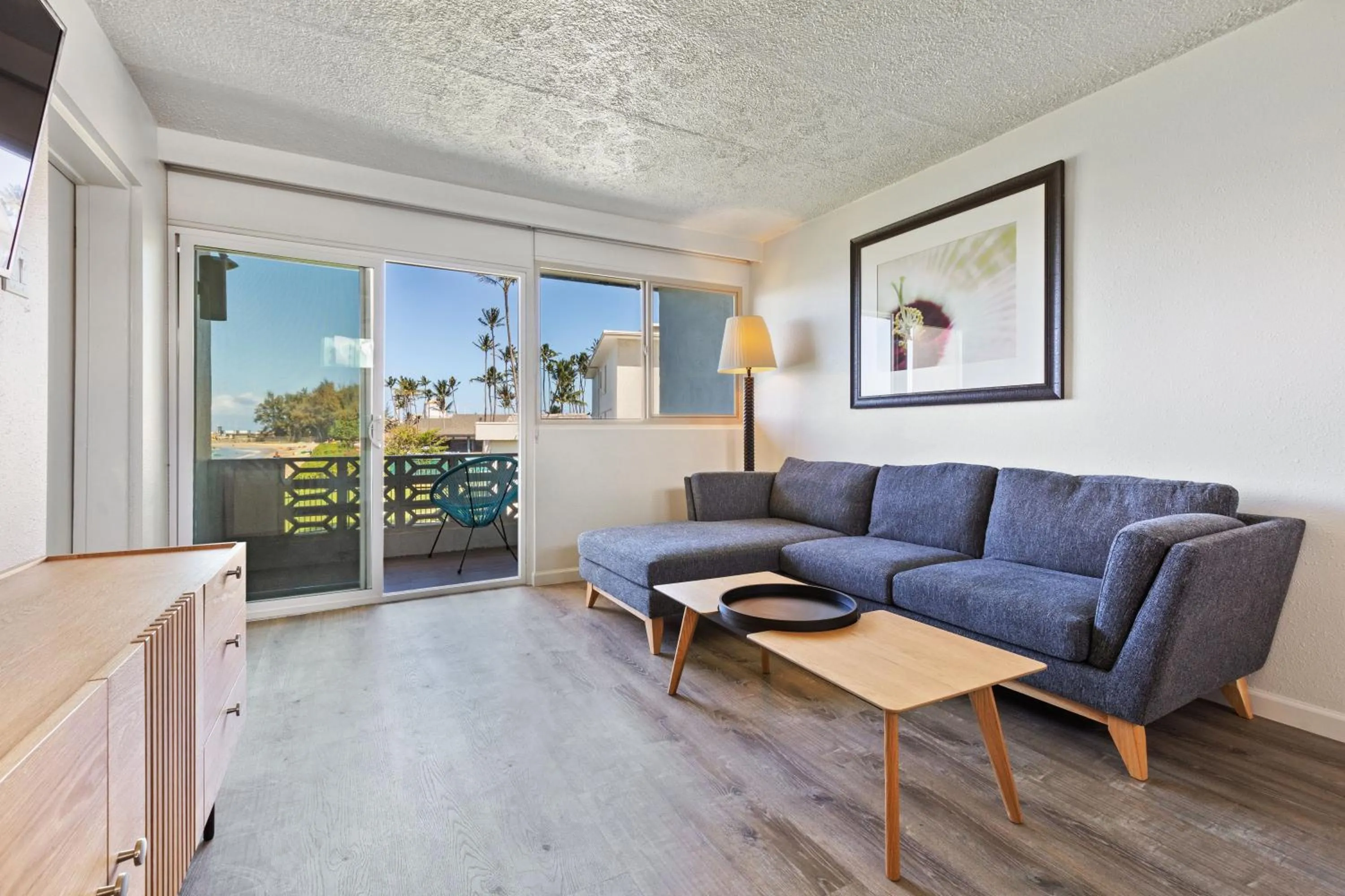 Seating area in Maui Seaside Hotel