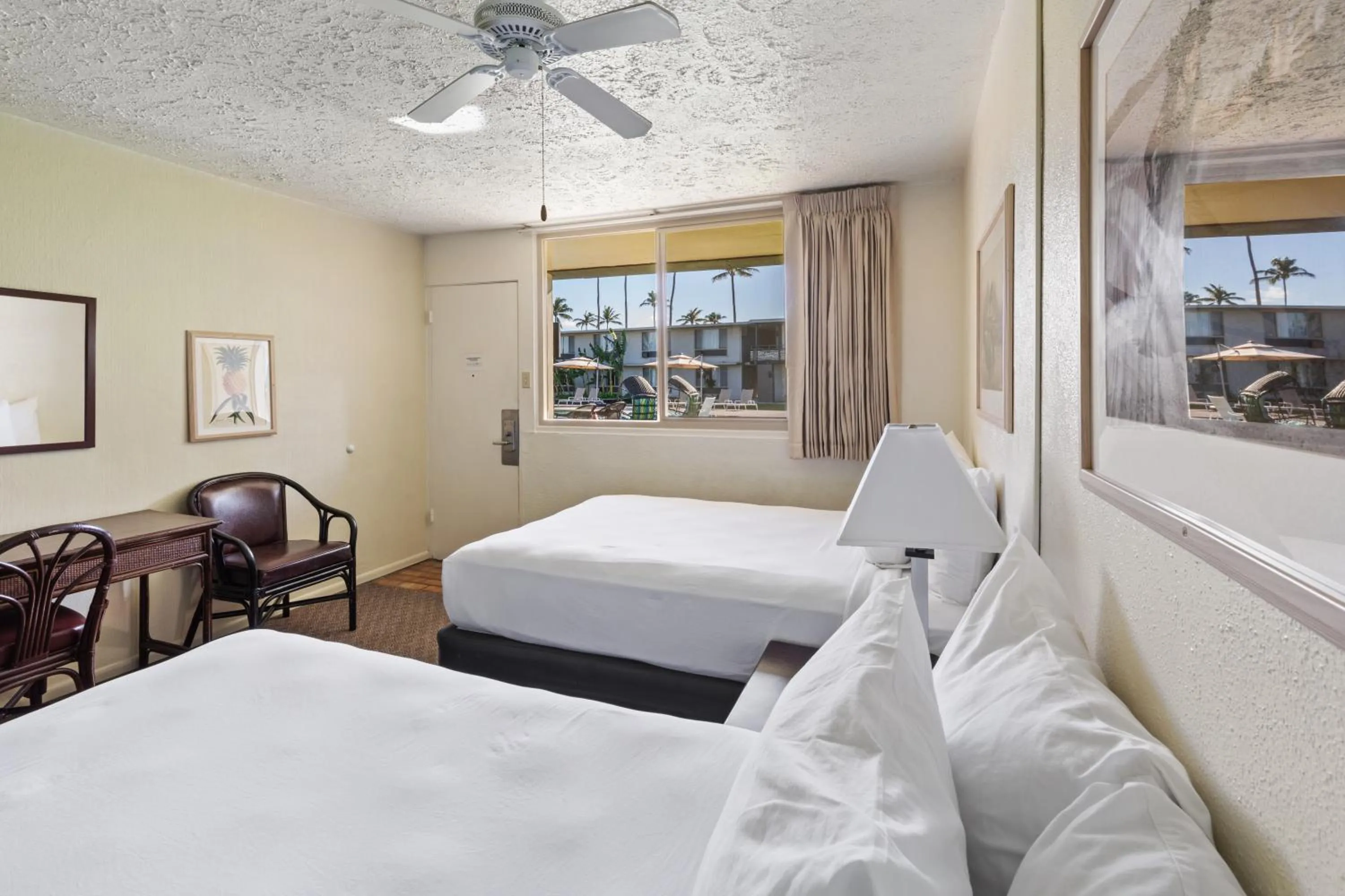 Bed in Maui Seaside Hotel