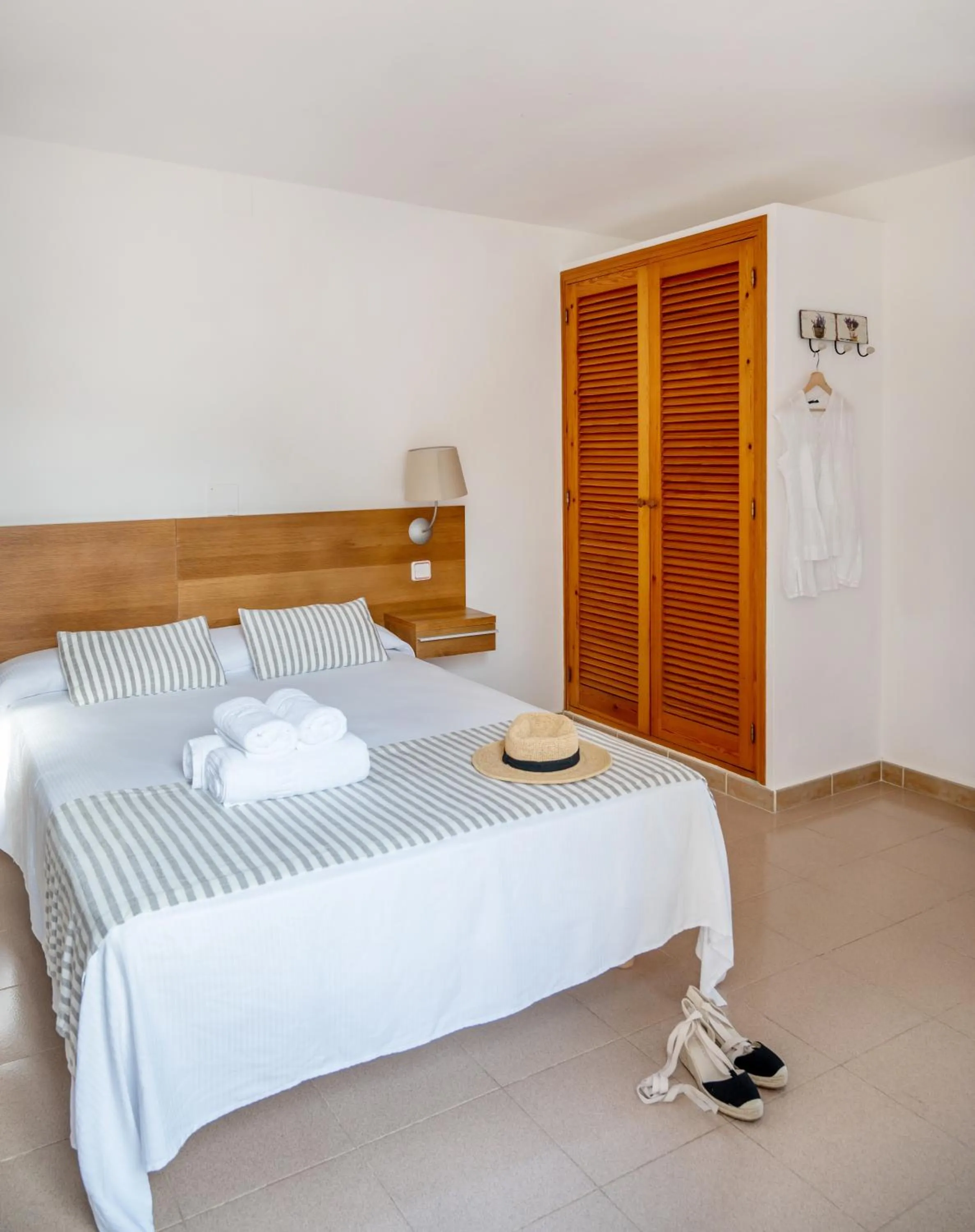 Photo of the whole room, Bed in Bungalows Es Pins - Emar Hotels