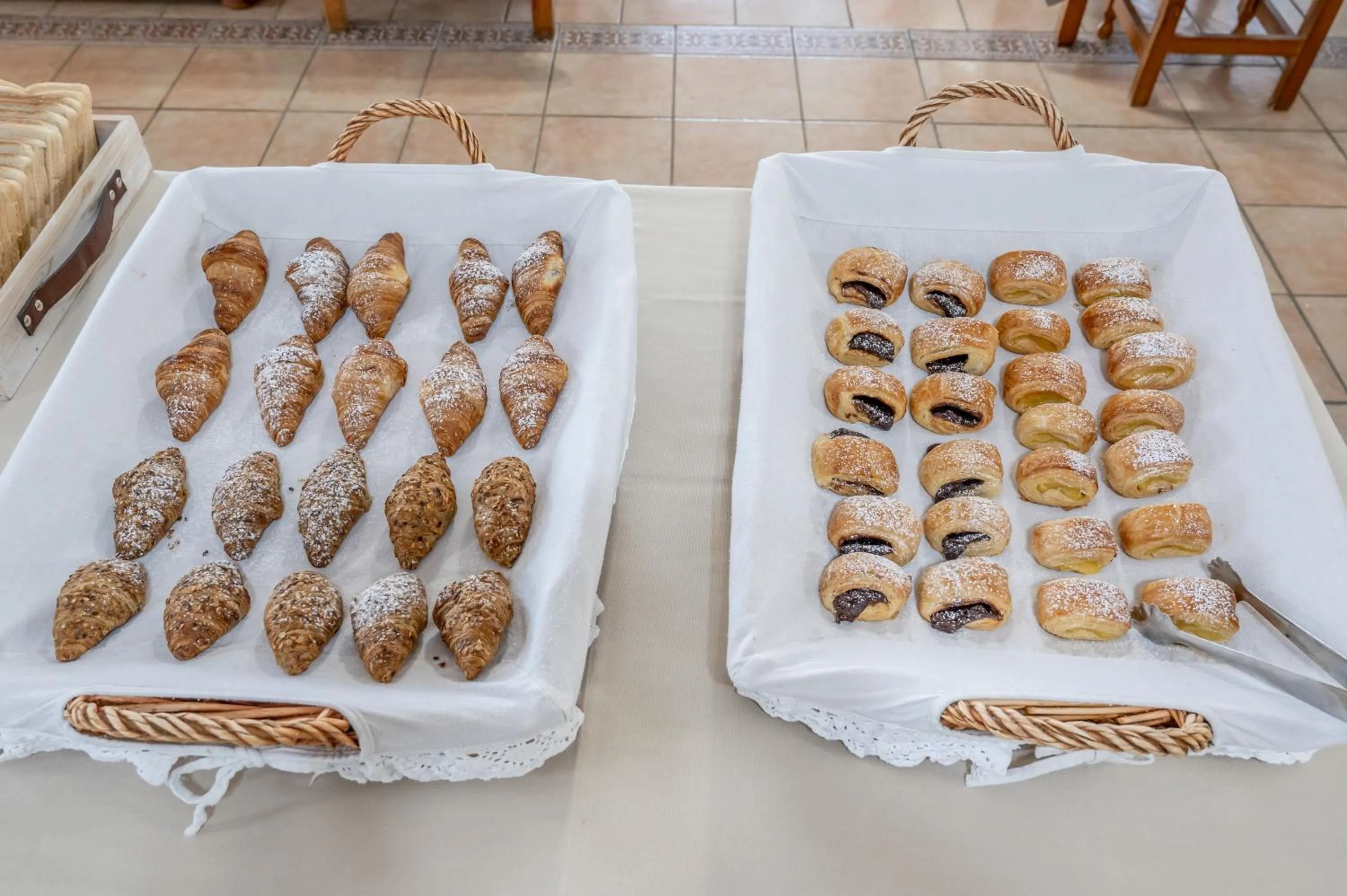 Buffet breakfast in Bungalows Es Pins - Emar Hotels