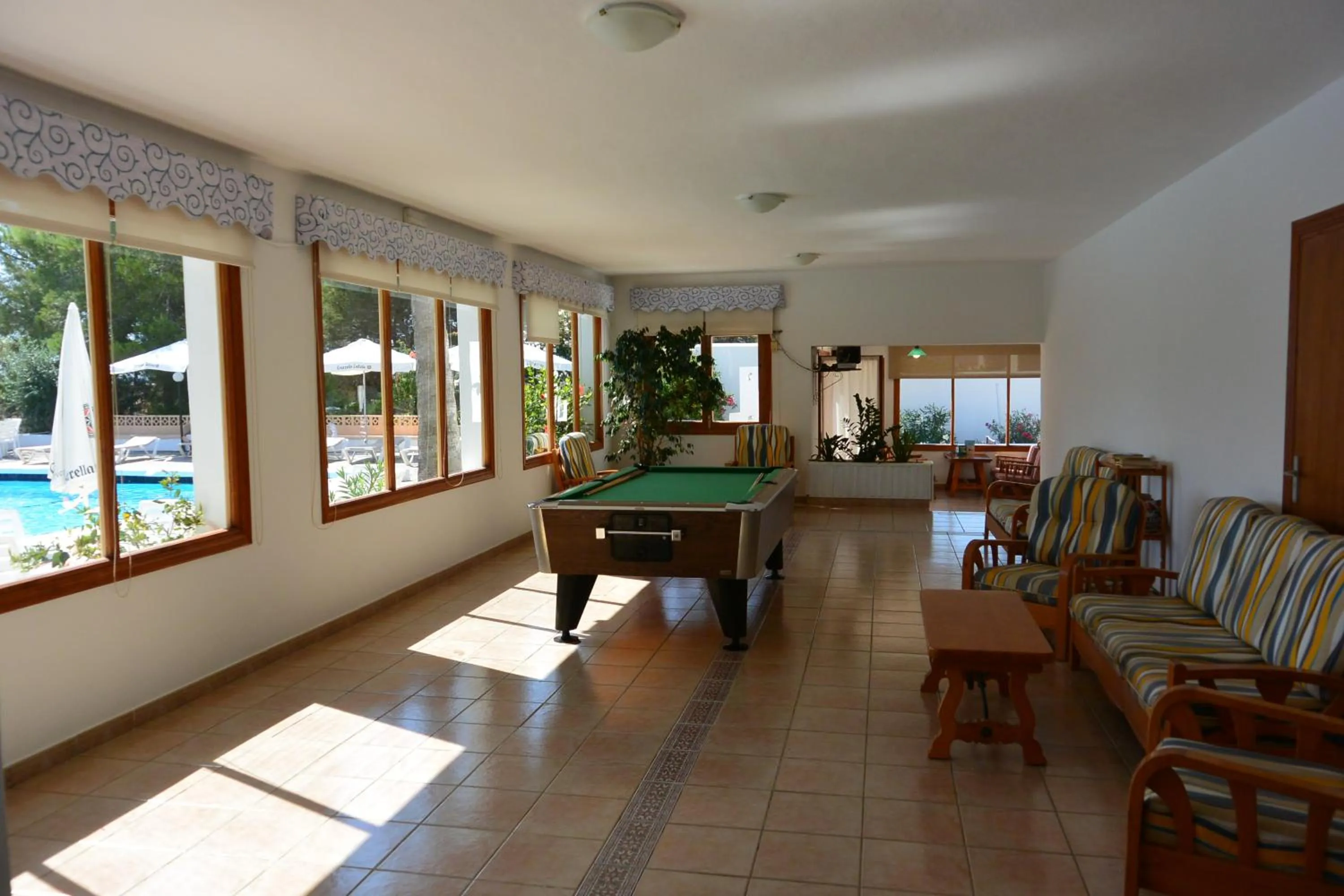 Day in Bungalows Es Pins - Emar Hotels