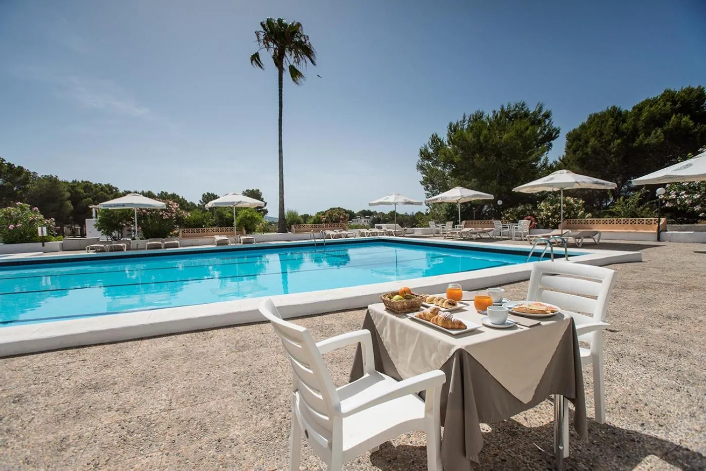 Buffet breakfast in Bungalows Es Pins - Emar Hotels