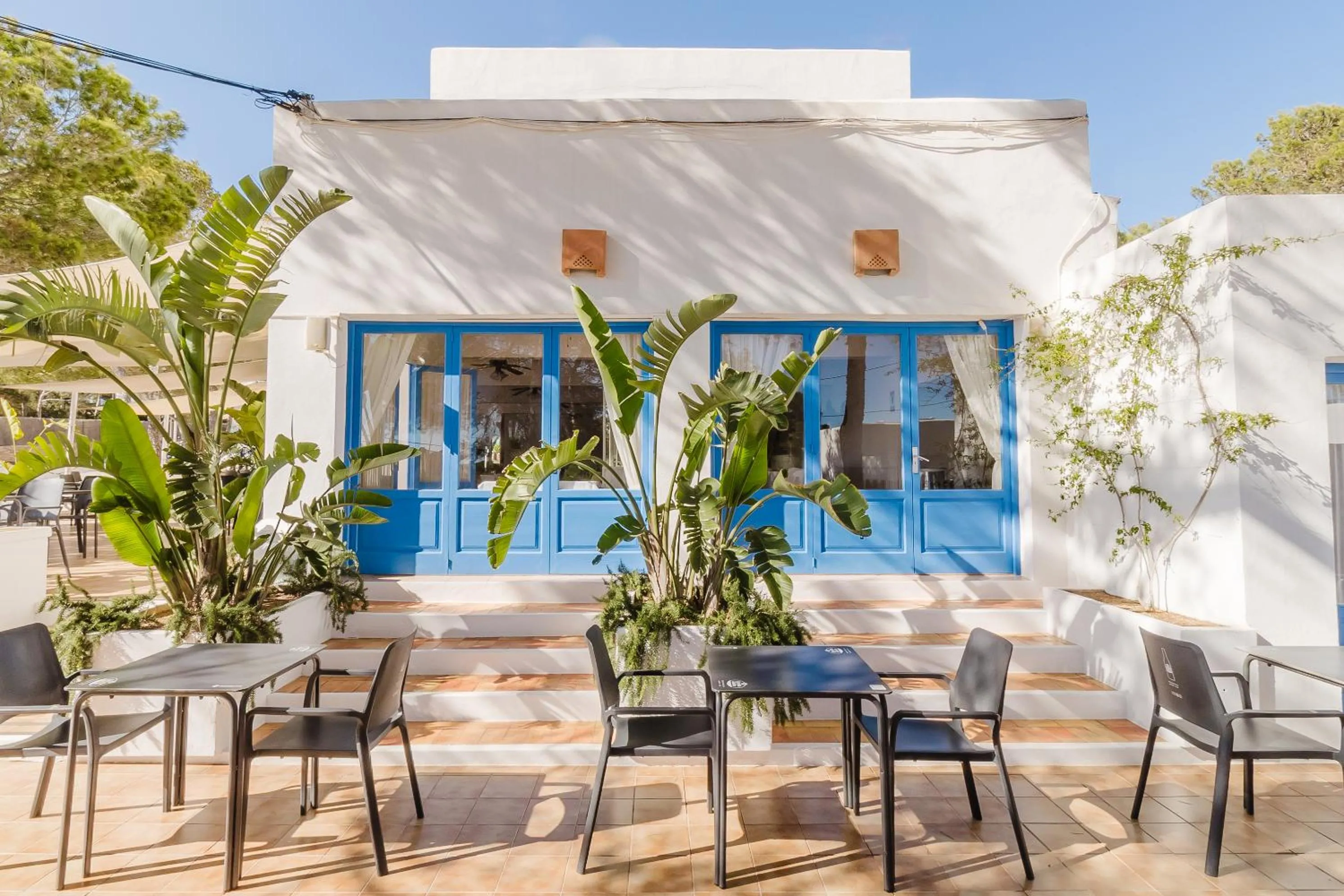 Restaurant/places to eat in Bungalows Es Pins - Emar Hotels