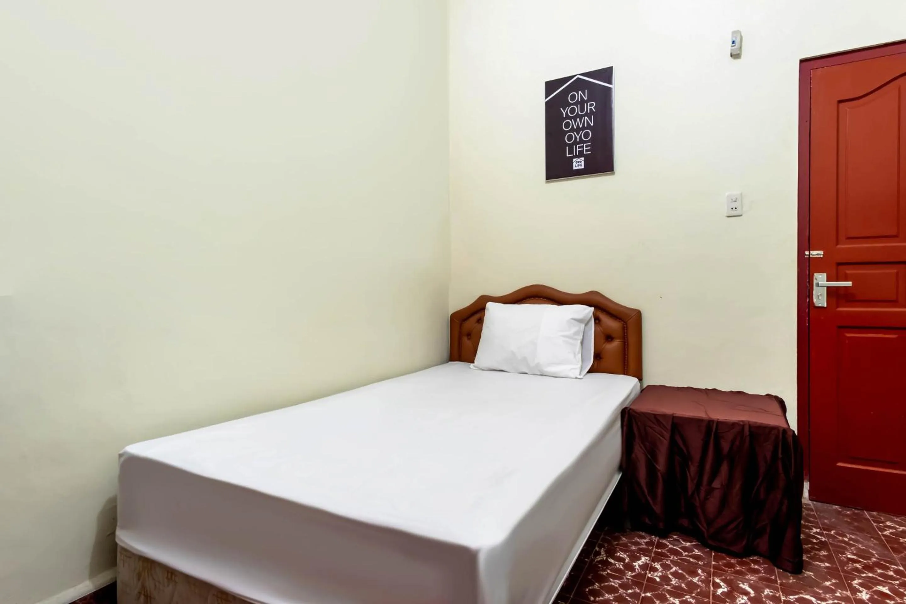 Bedroom, Bed in OYO Living 2604 Elicia Kost