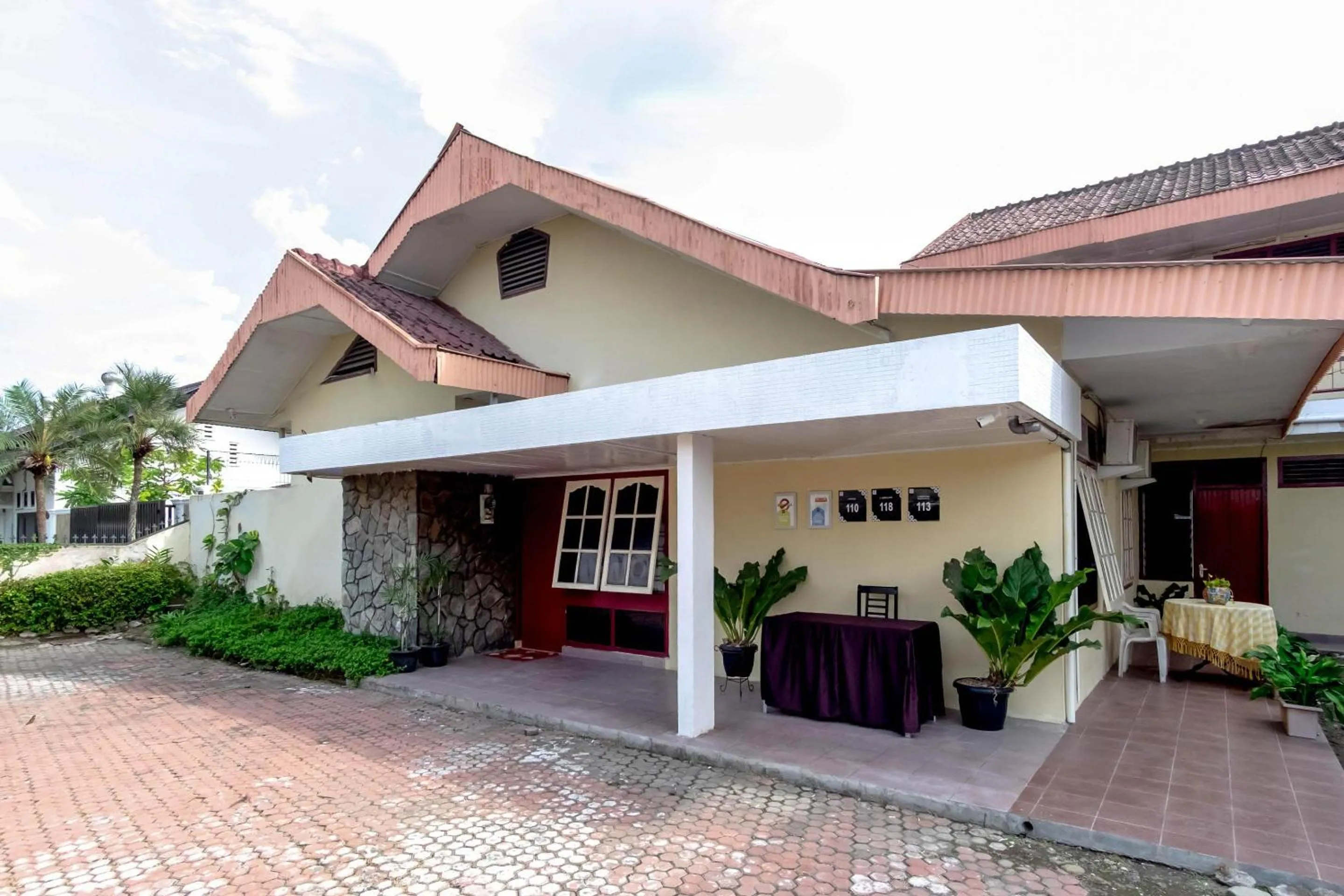 Facade/entrance in OYO Living 2604 Elicia Kost