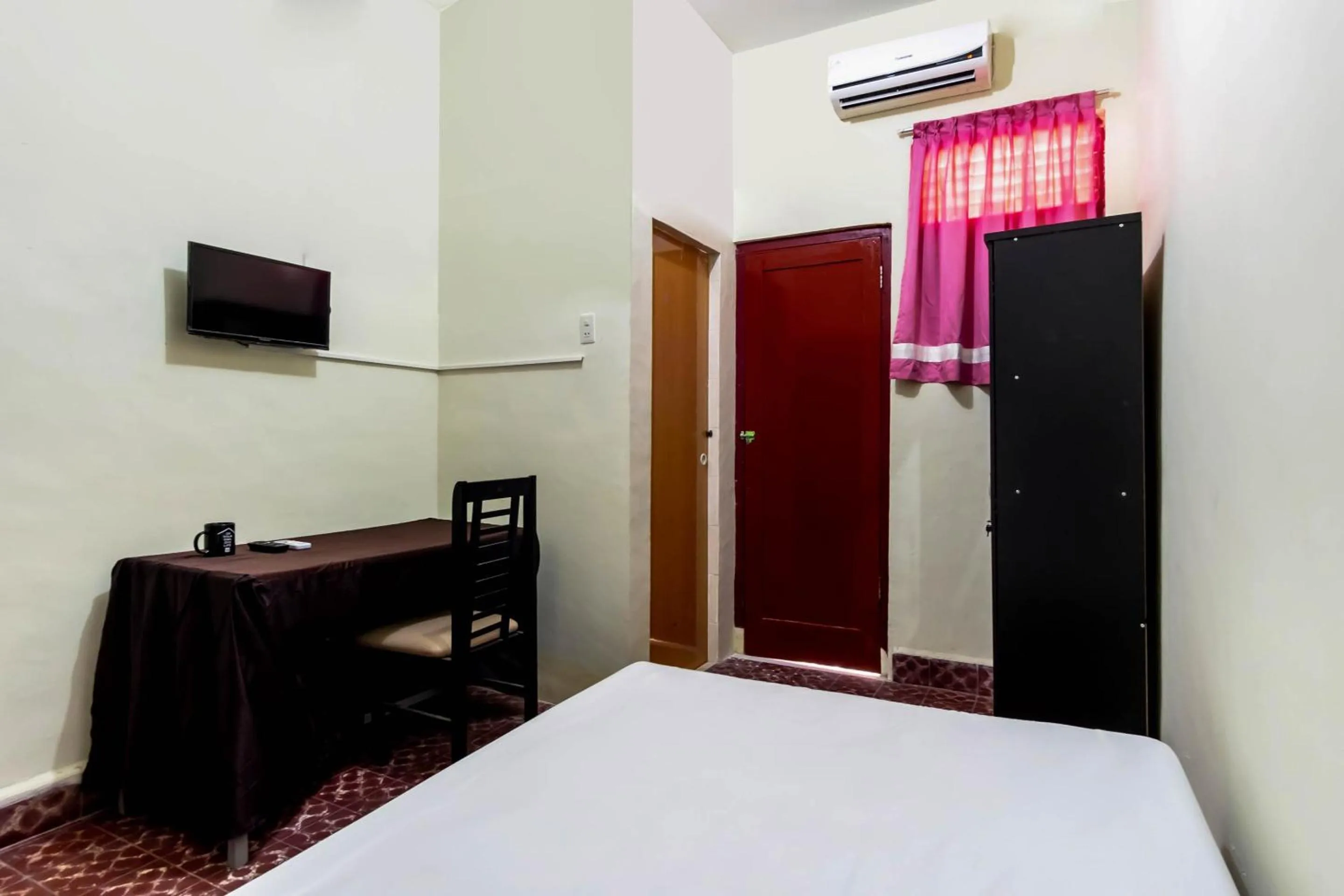 Bedroom, Bed in OYO Living 2604 Elicia Kost