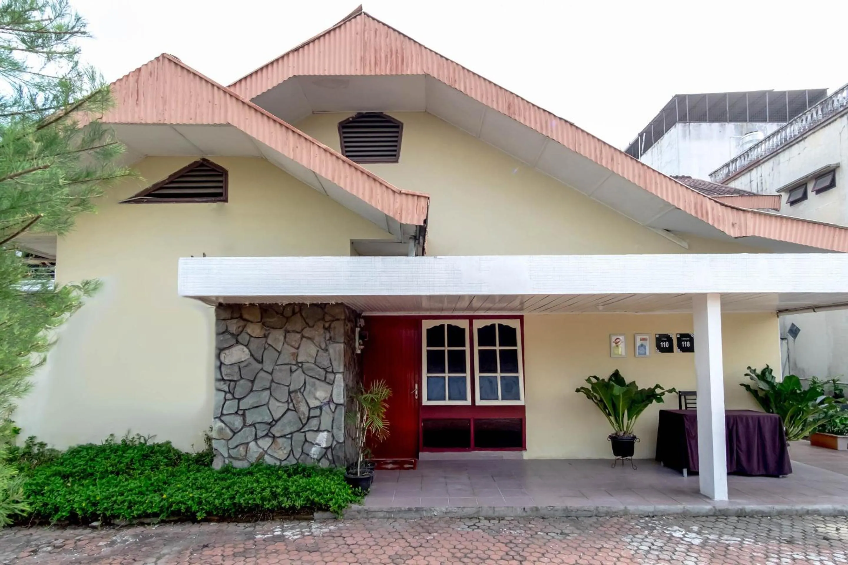 Facade/entrance in OYO Living 2604 Elicia Kost