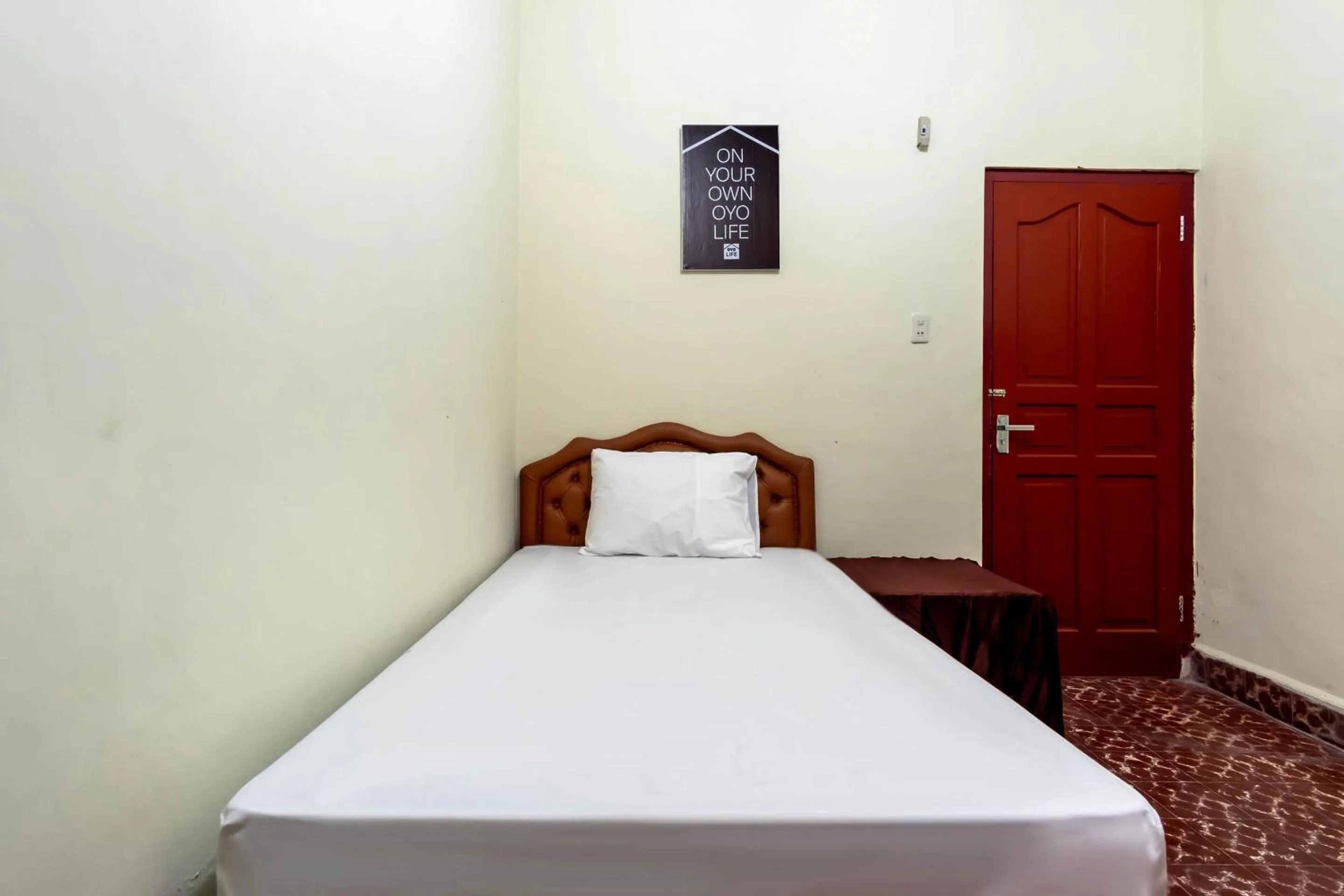 Bedroom, Bed in OYO Living 2604 Elicia Kost