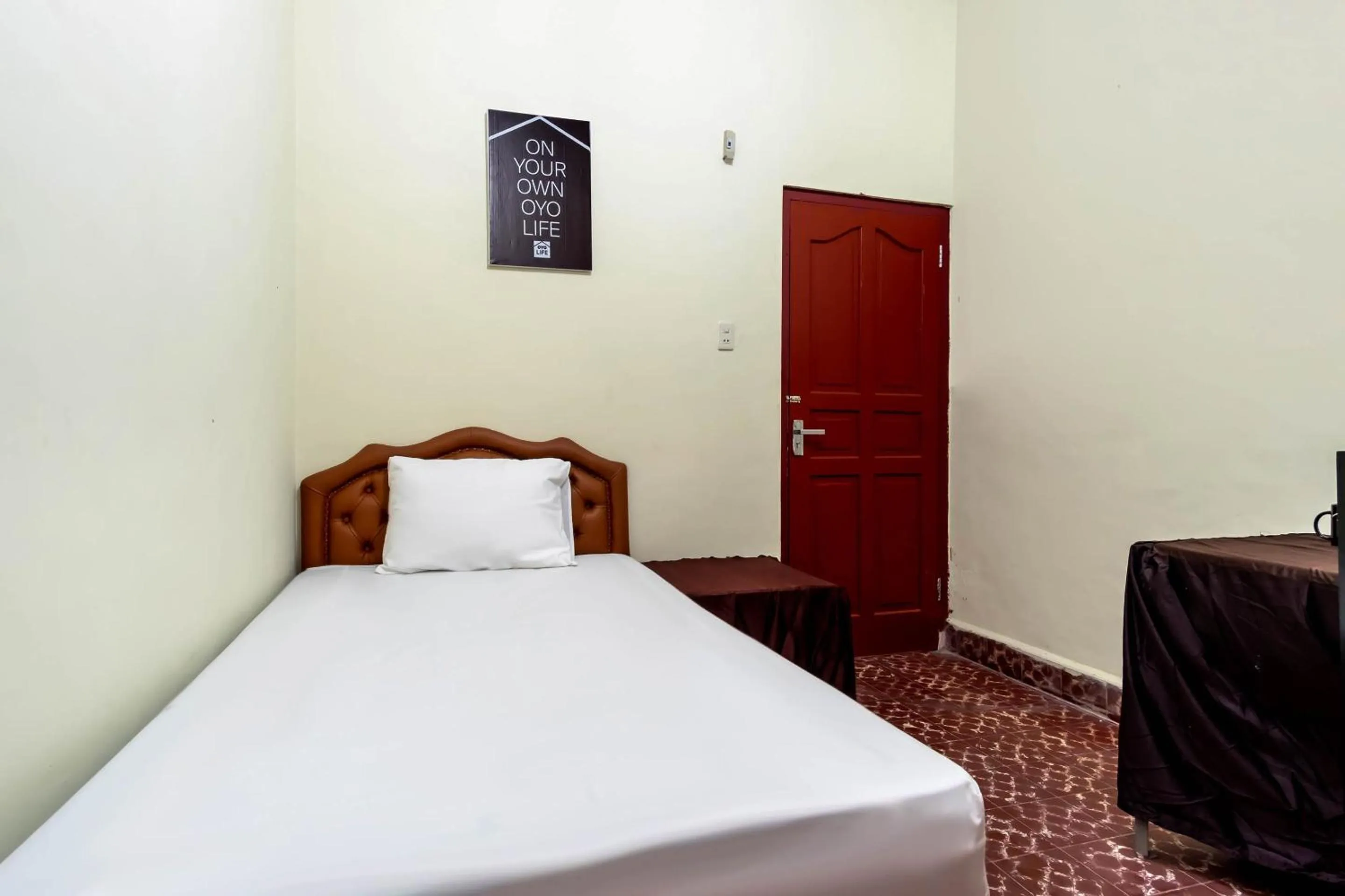 Bedroom, Bed in OYO Living 2604 Elicia Kost