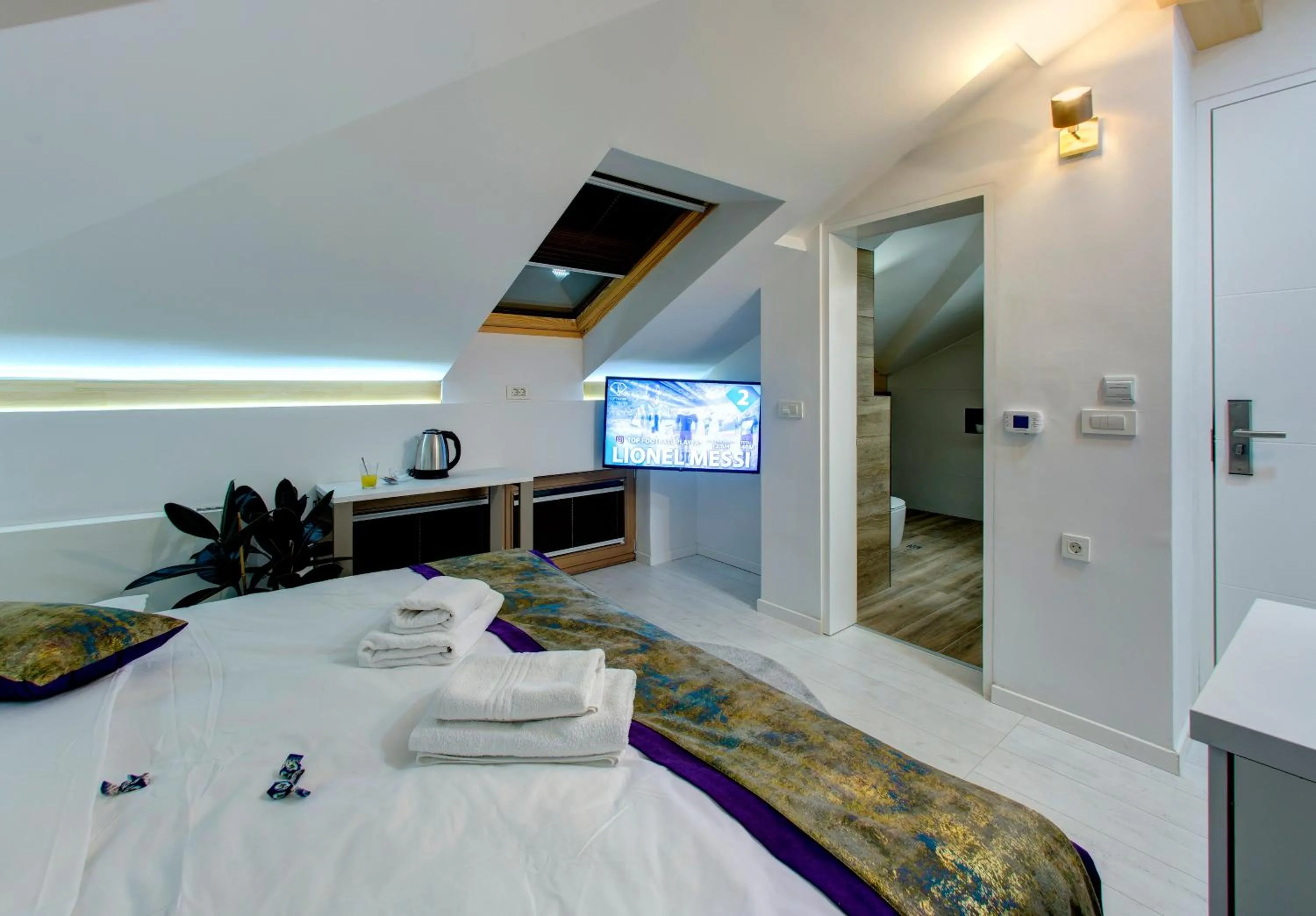 Bed in Diamond Rain Boutique Hotel