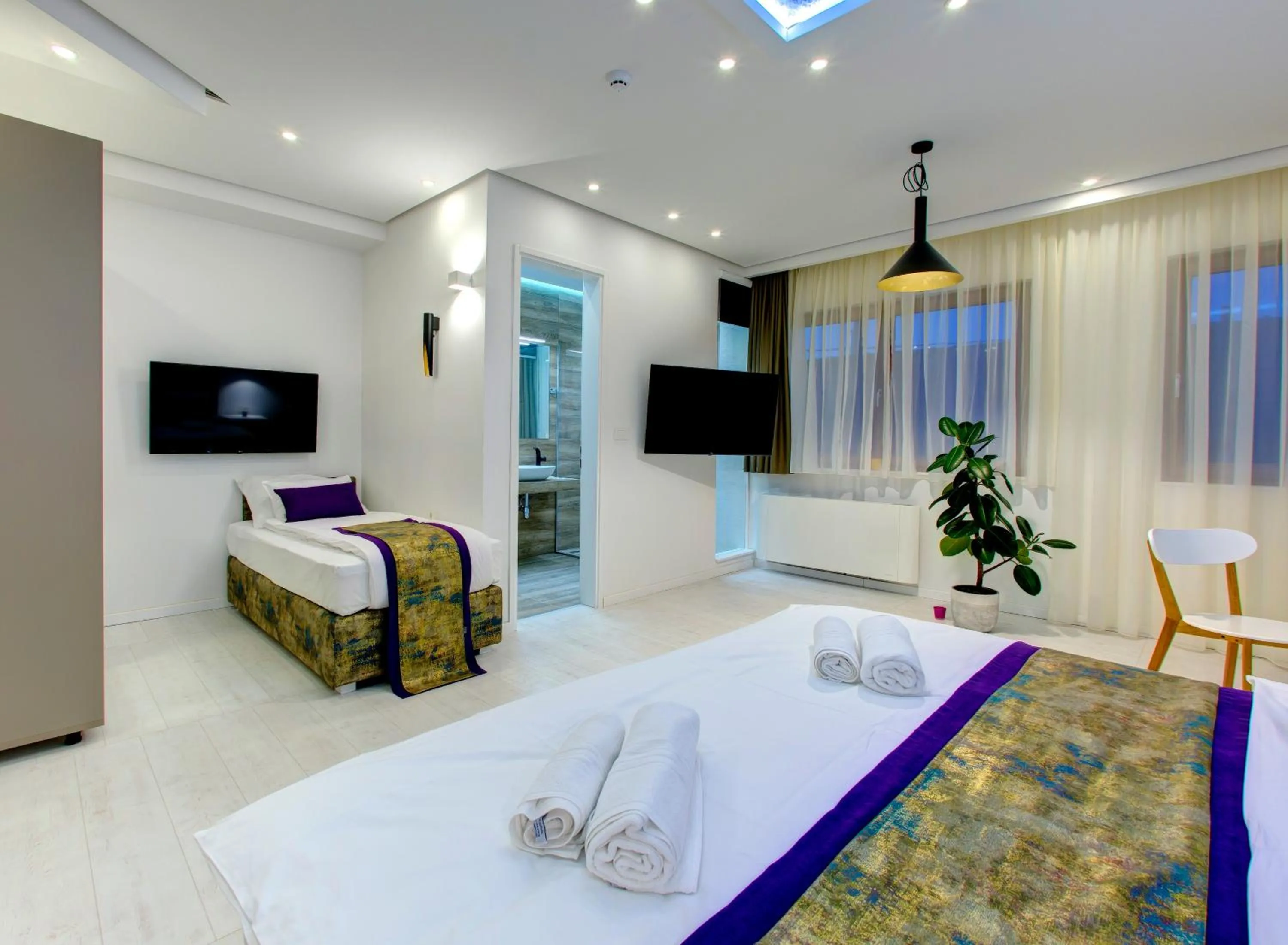 Bed in Diamond Rain Boutique Hotel