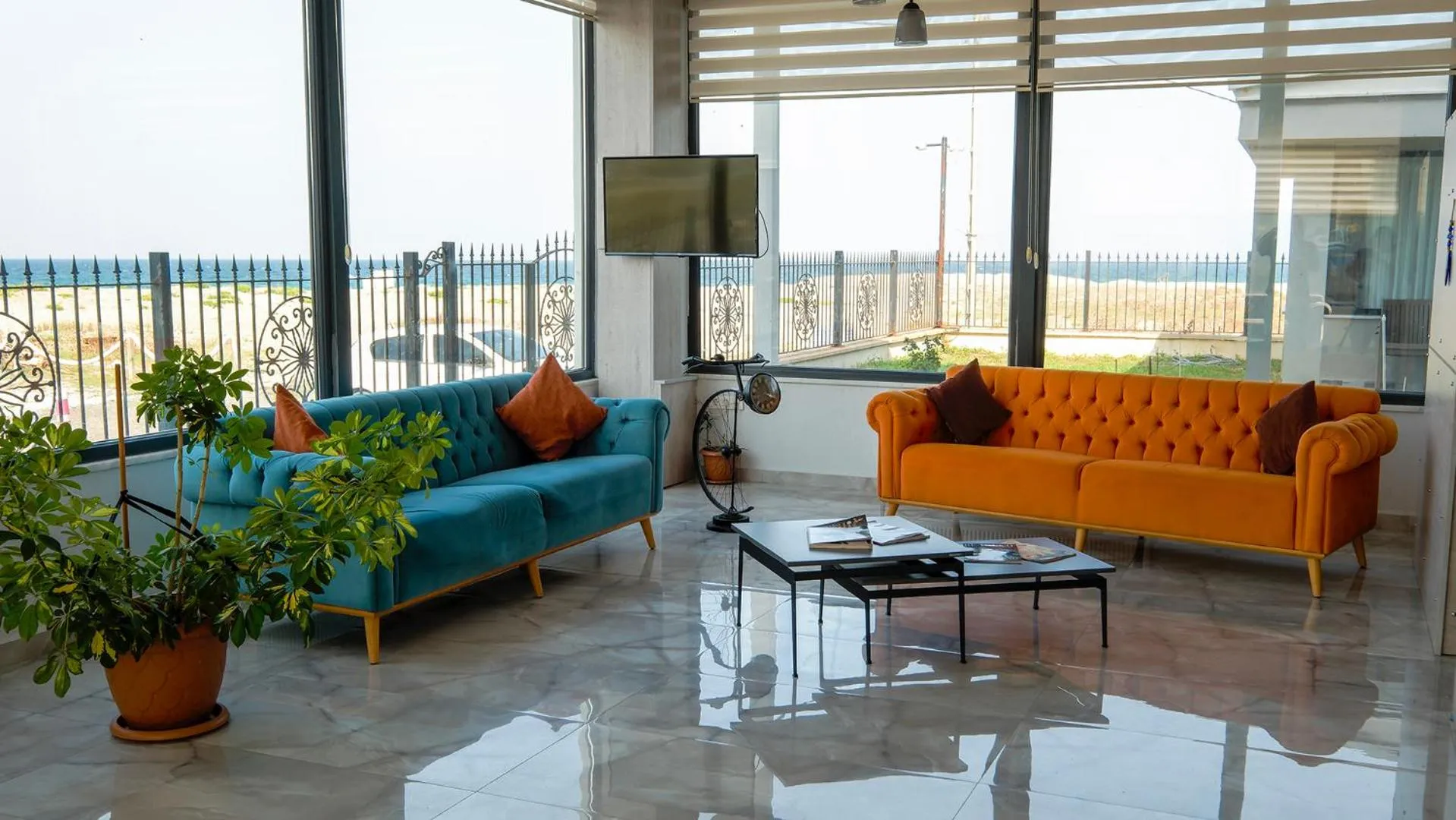 Communal lounge/ TV room in Yalıköy Deniz Otel Istanbul