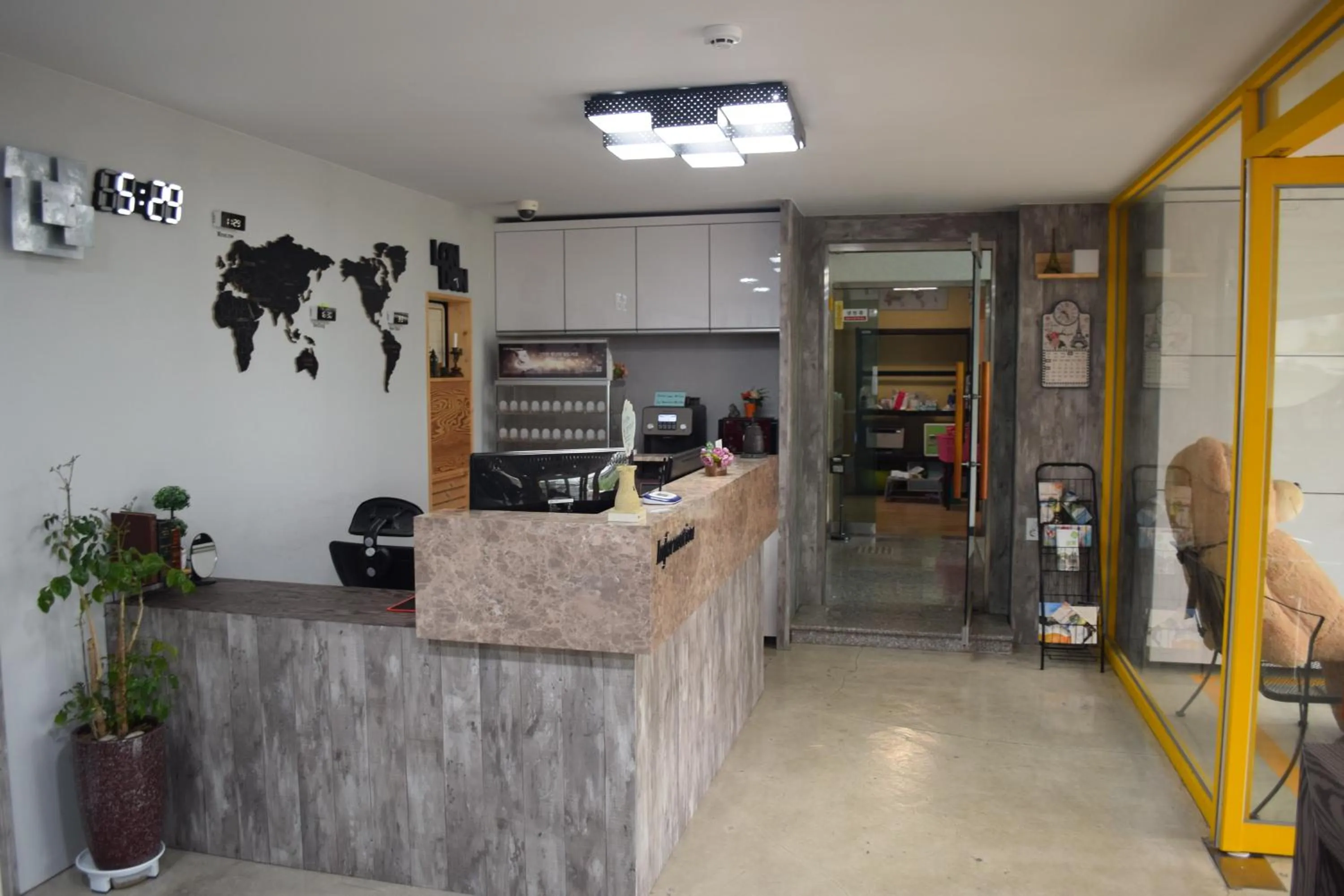 Lobby or reception in Hostel Dahyun & Guesthouse