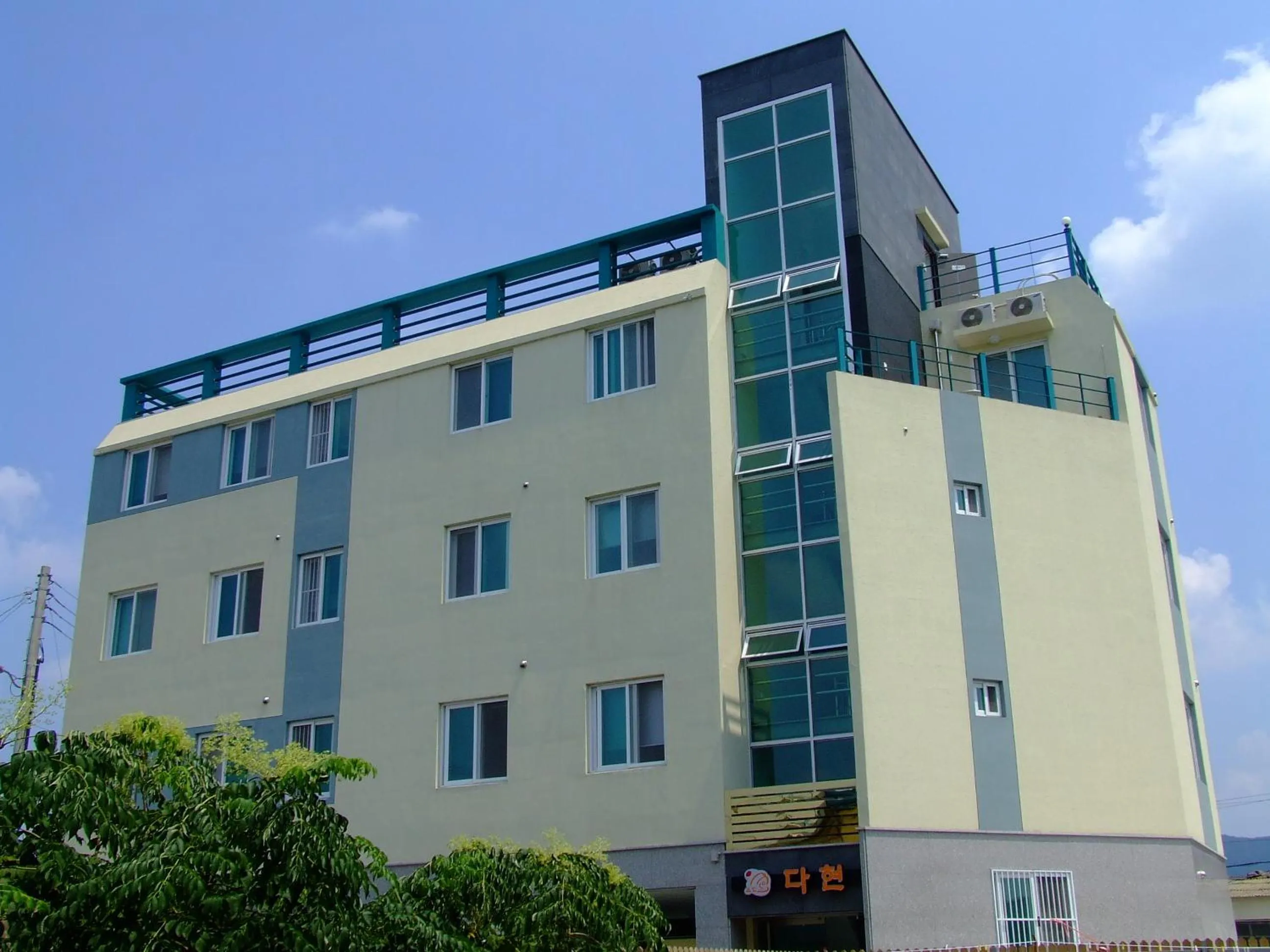 Property building in Hostel Dahyun & Guesthouse