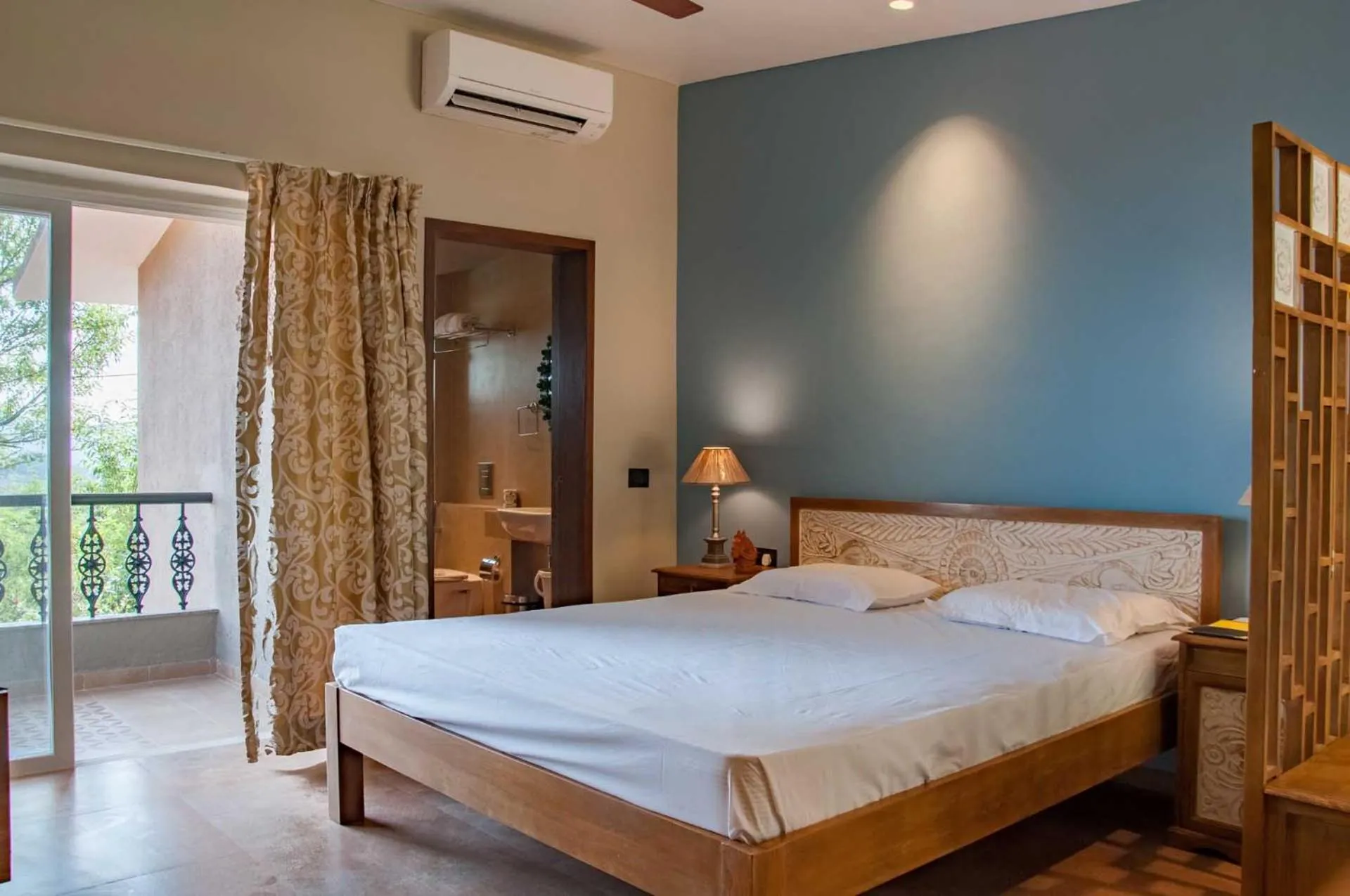 Bed in Advait Resort Kshetra Mahabaleshwar