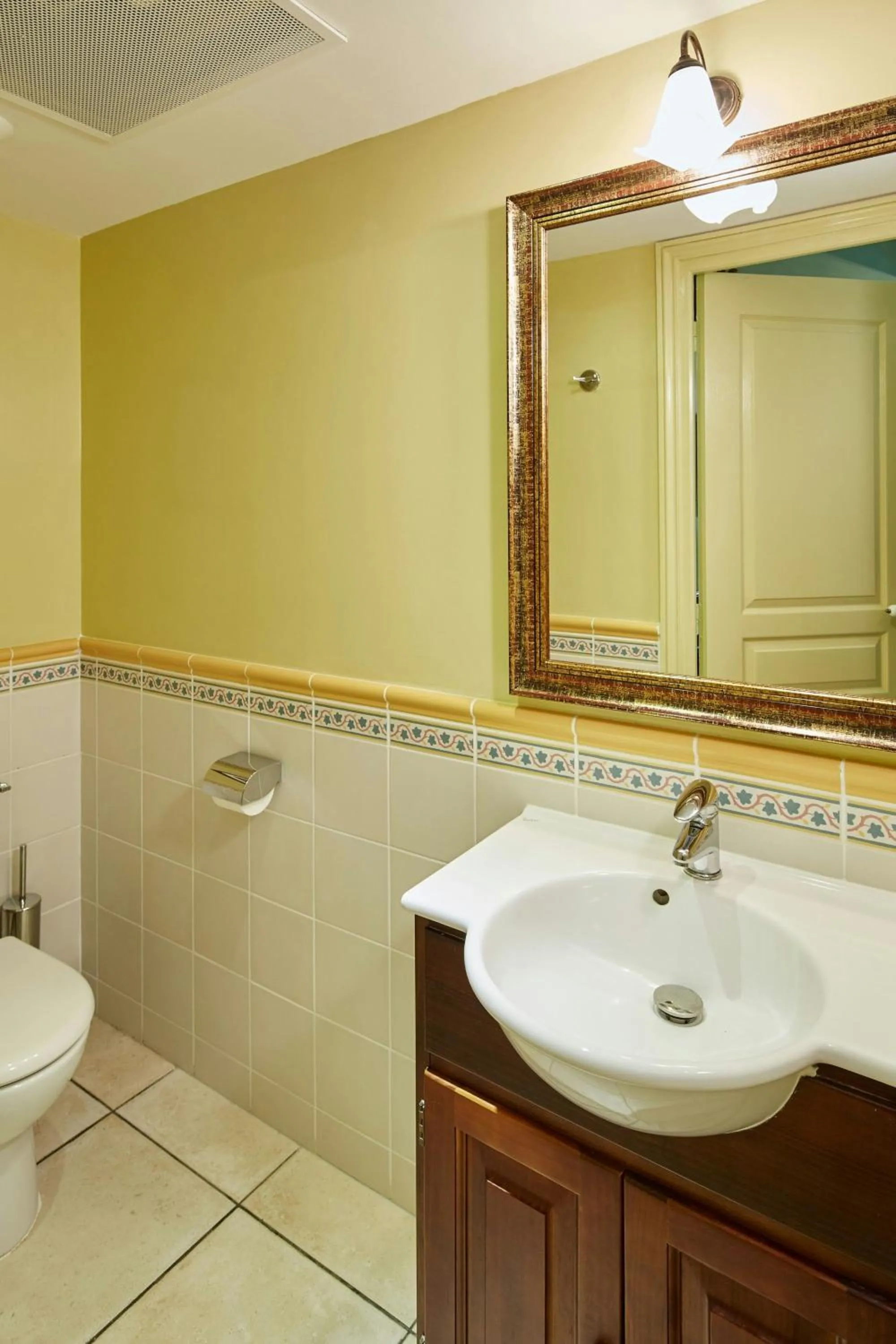 Bathroom in Marriott's Village d'Ile-de-France