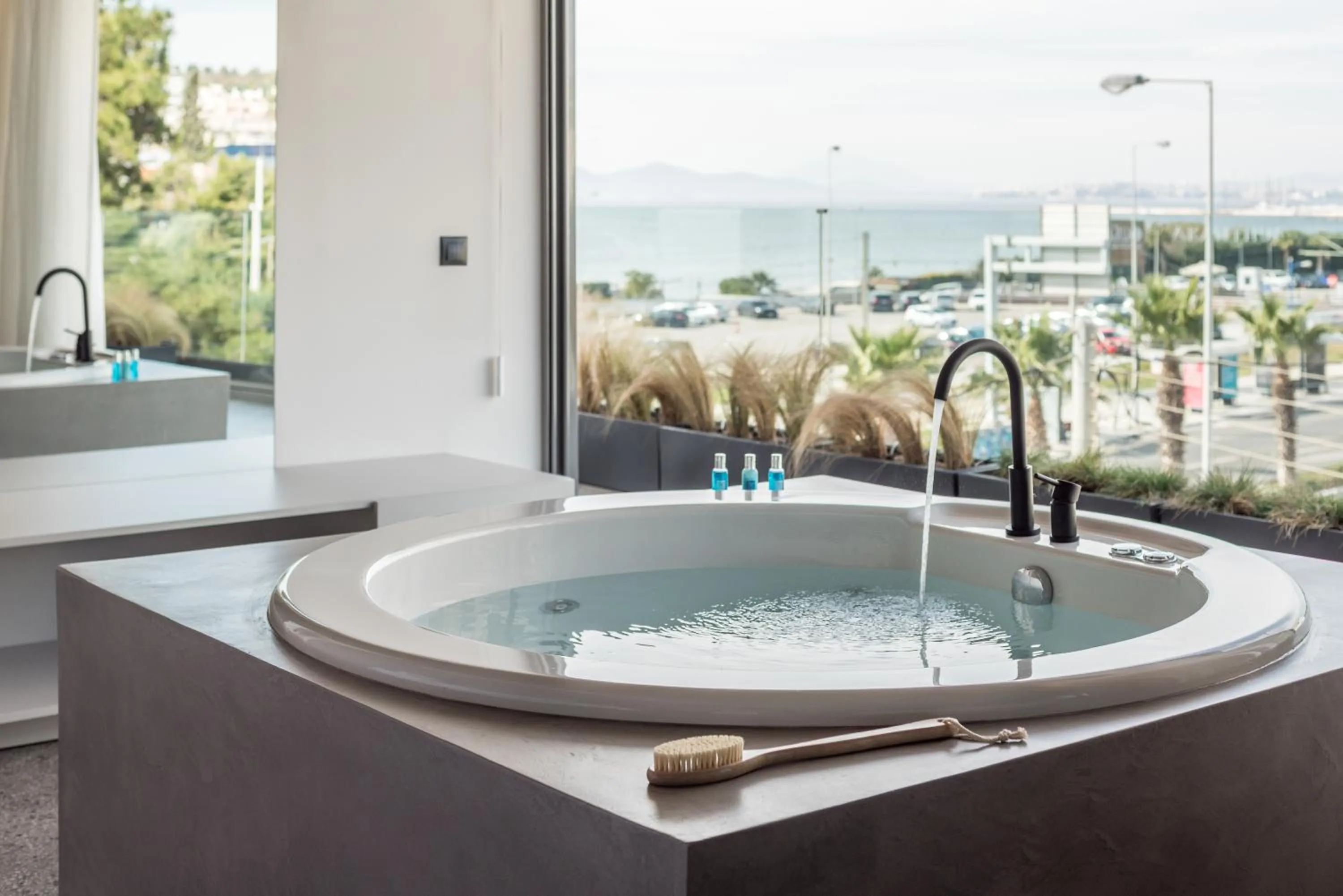 Hot Tub in Urban Suites