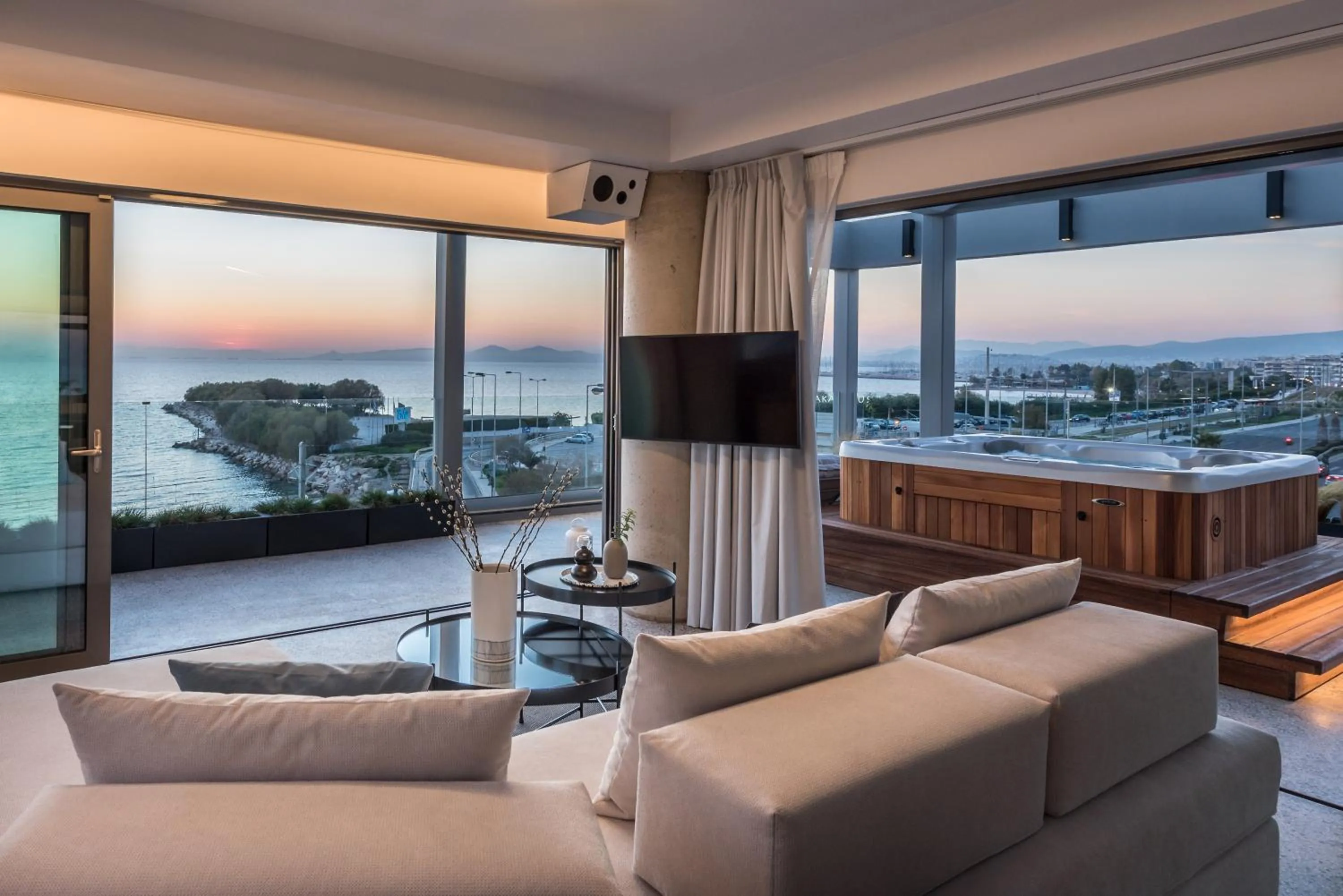 Hot Tub in Urban Suites