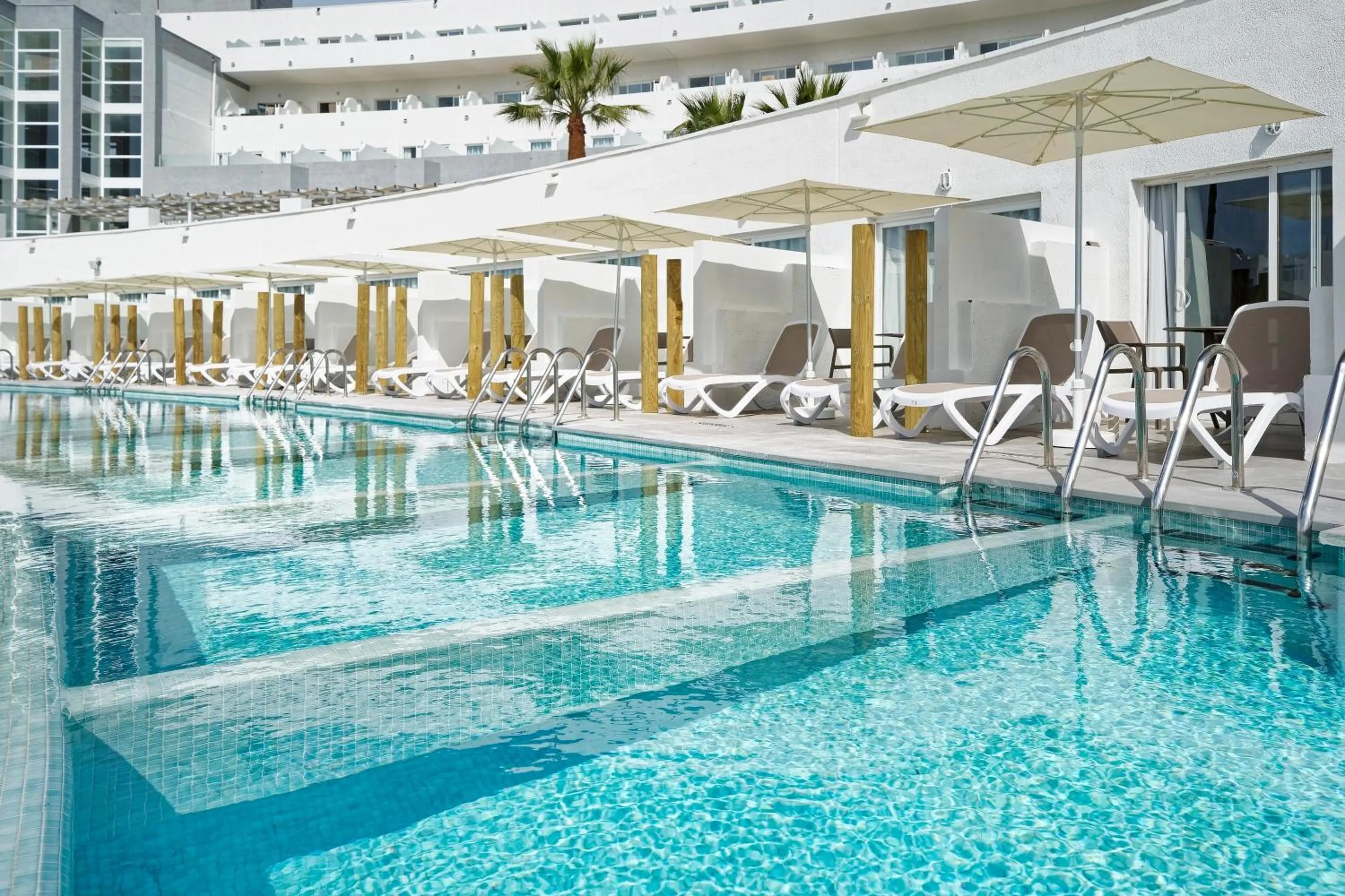 Swimming pool in Labranda Golden Beach