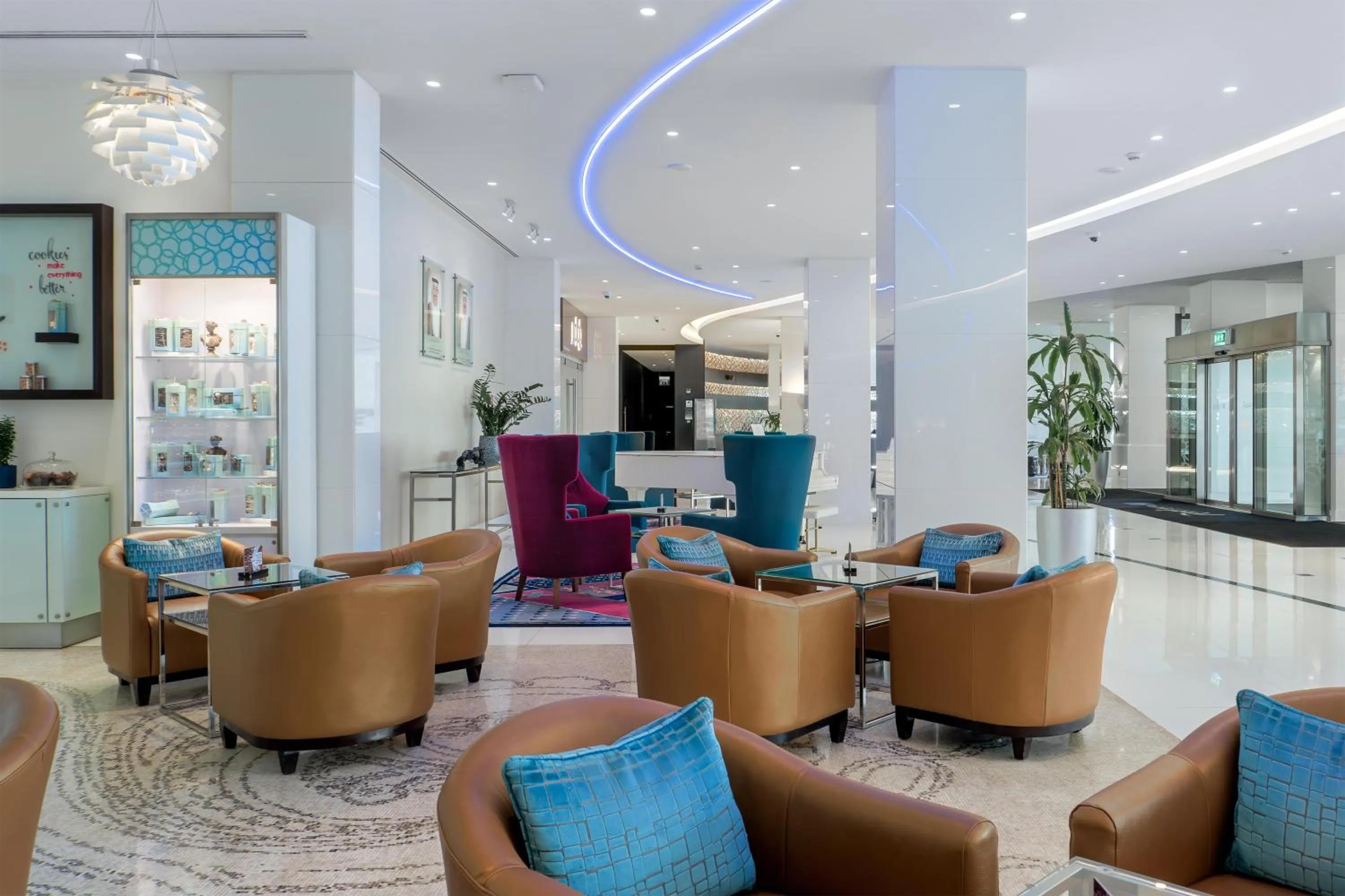 Lounge or bar in Radisson Blu Hotel, Kuwait