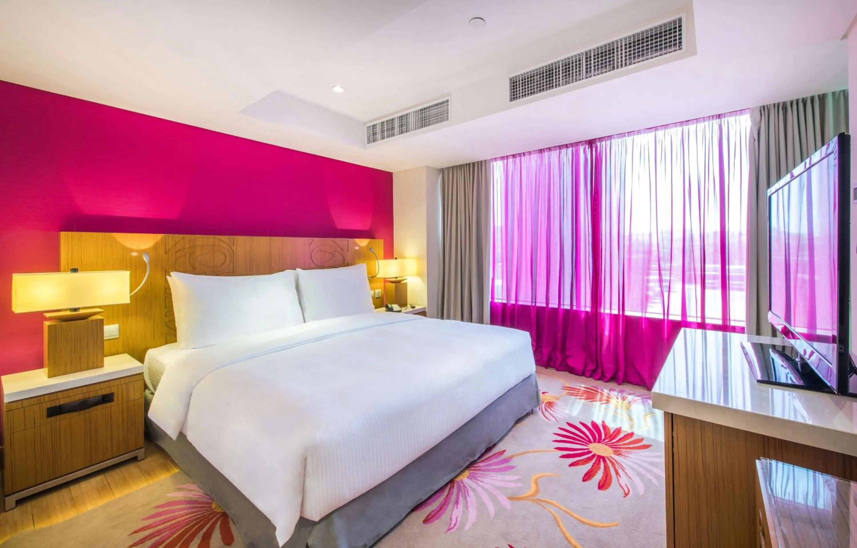 Photo of the whole room, Bed in Radisson Blu Hotel, Kuwait