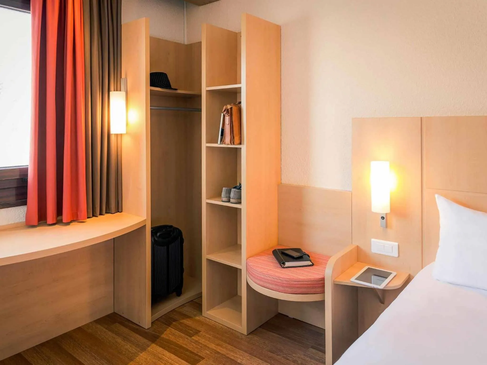 Bedroom, Bed in ibis Grenoble Gare
