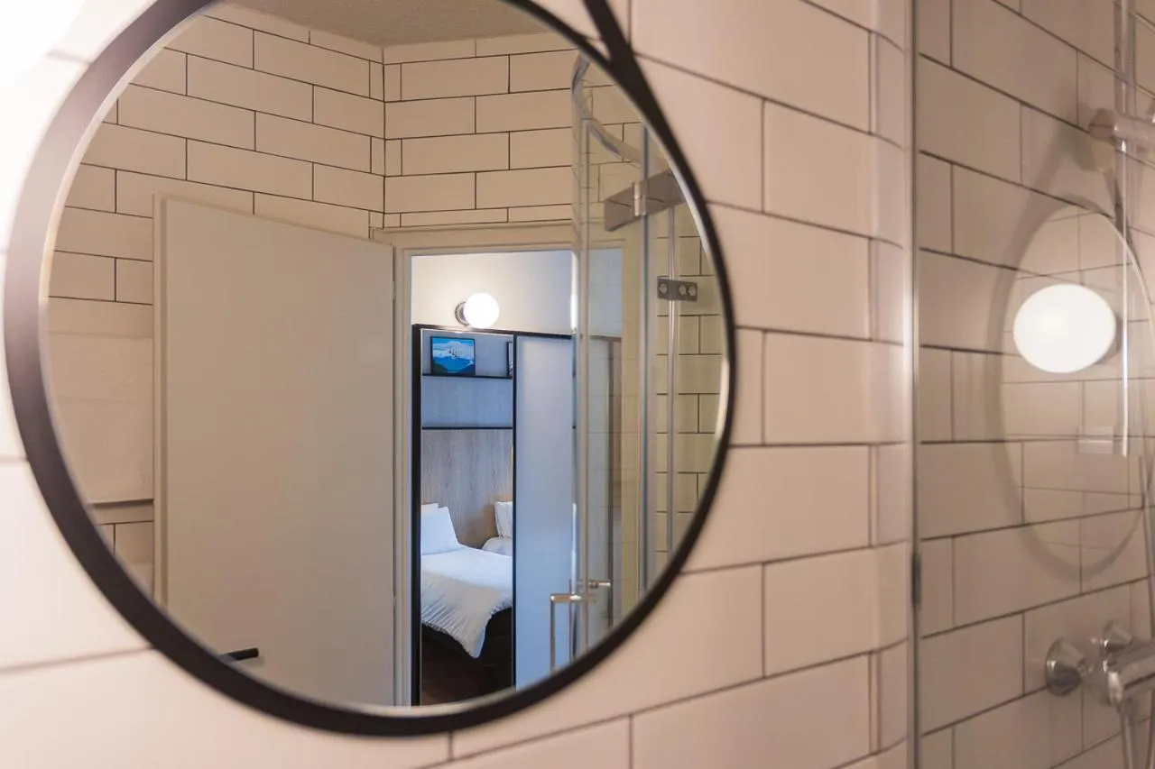 Bathroom in ibis Grenoble Gare