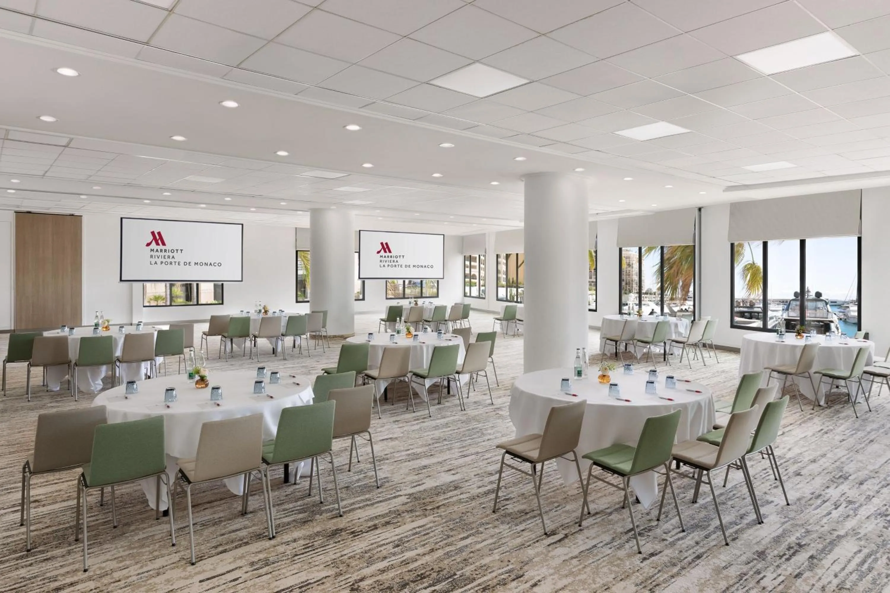 Lounge or bar in Riviera Marriott Hotel La Porte De Monaco