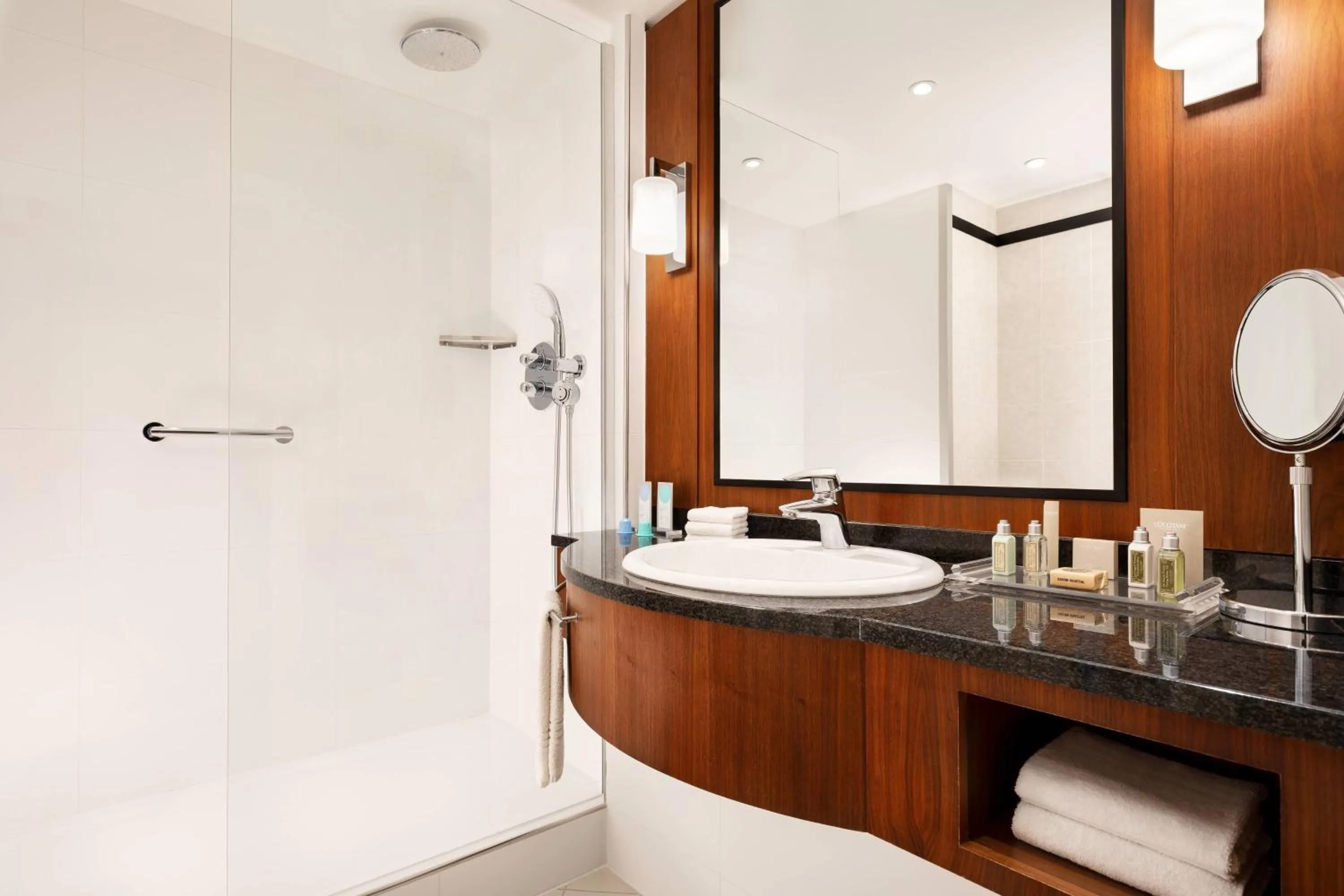 Bathroom in Riviera Marriott Hotel La Porte De Monaco