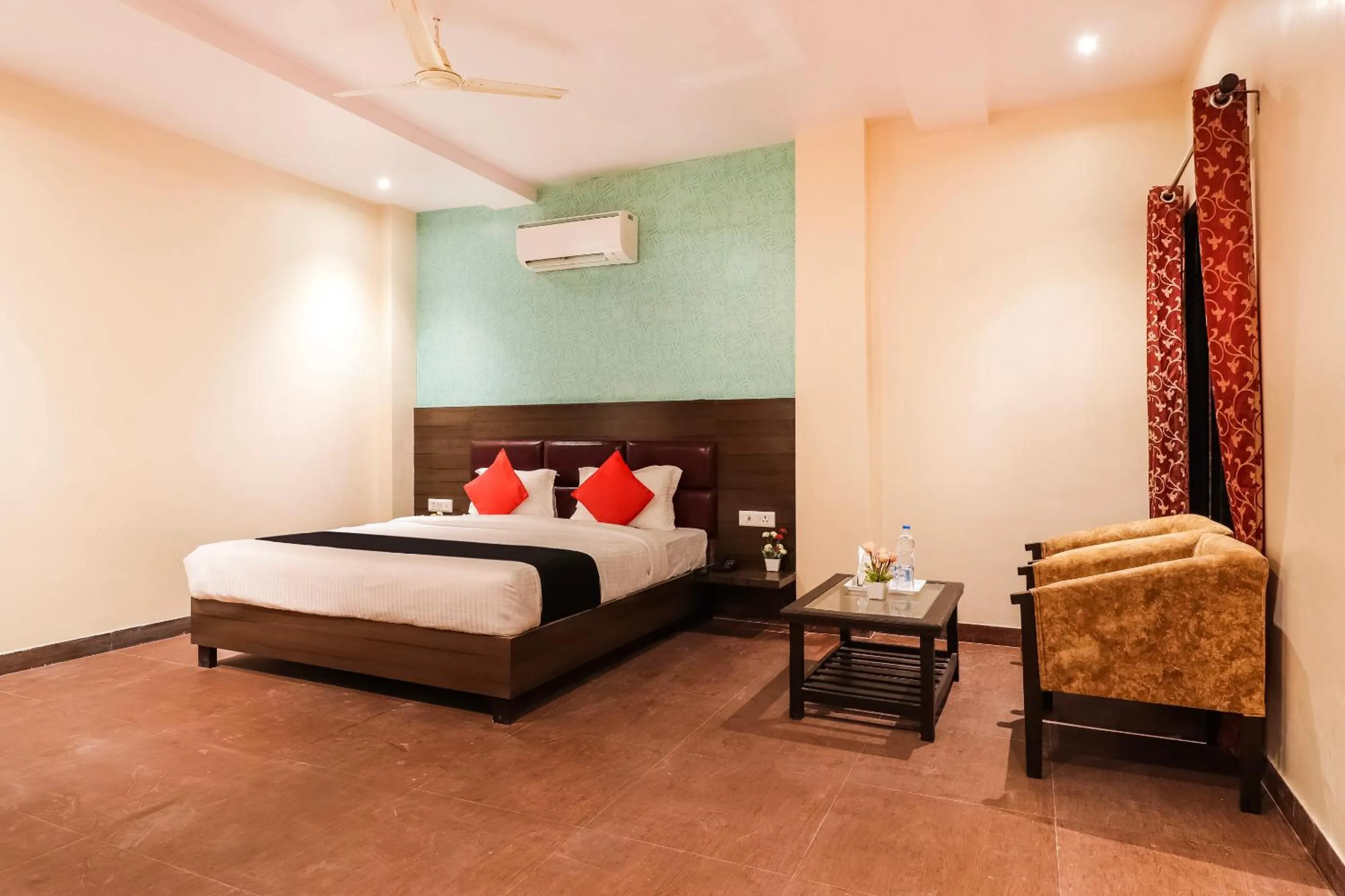 Bedroom, Bed in Collection O Gaytri Palace