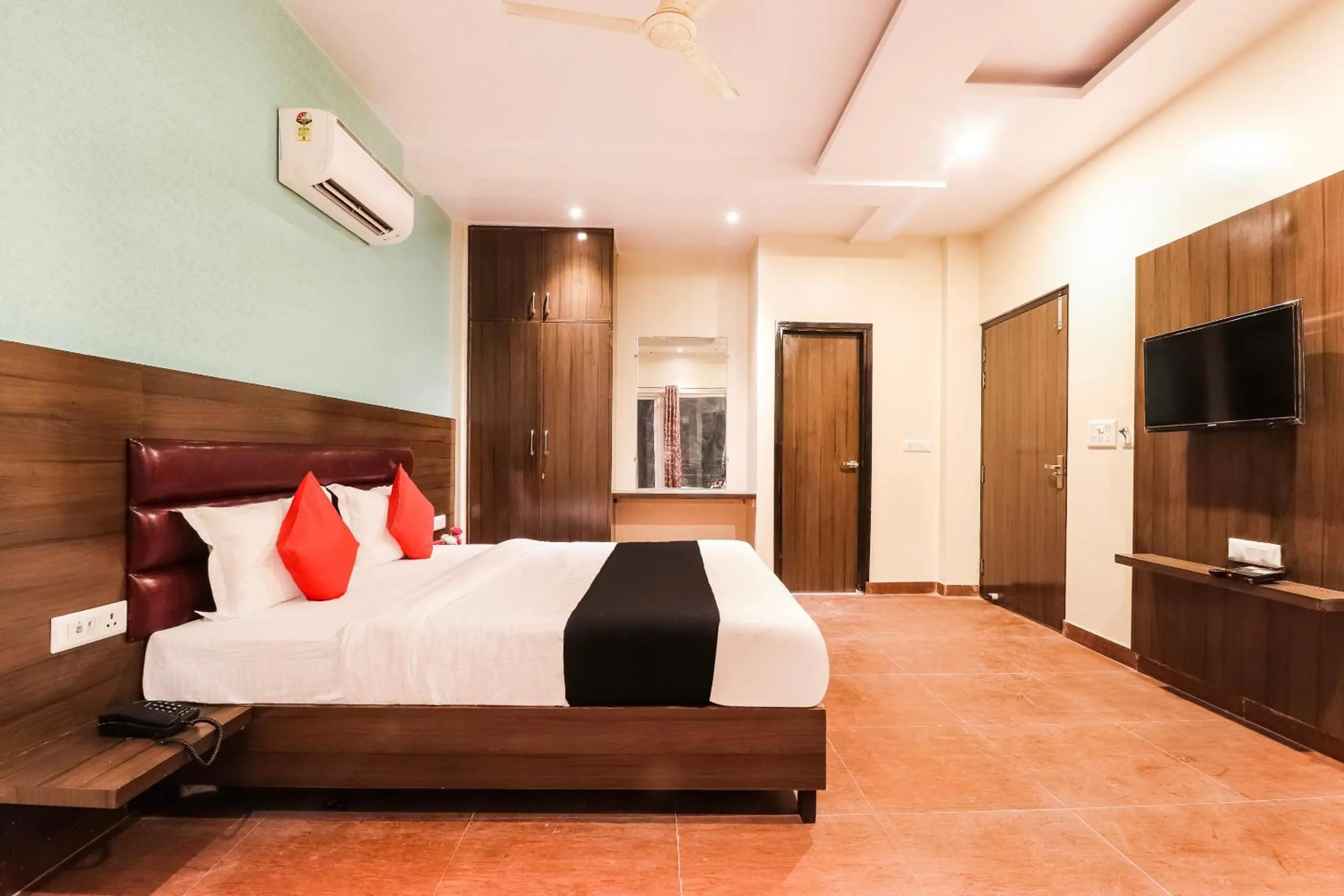 Bedroom, Bed in Collection O Gaytri Palace