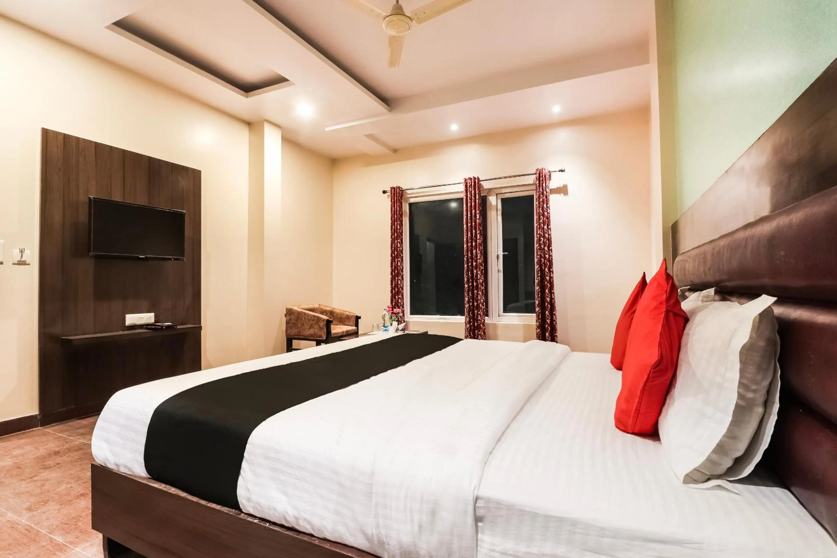 Bedroom, Bed in Collection O Gaytri Palace