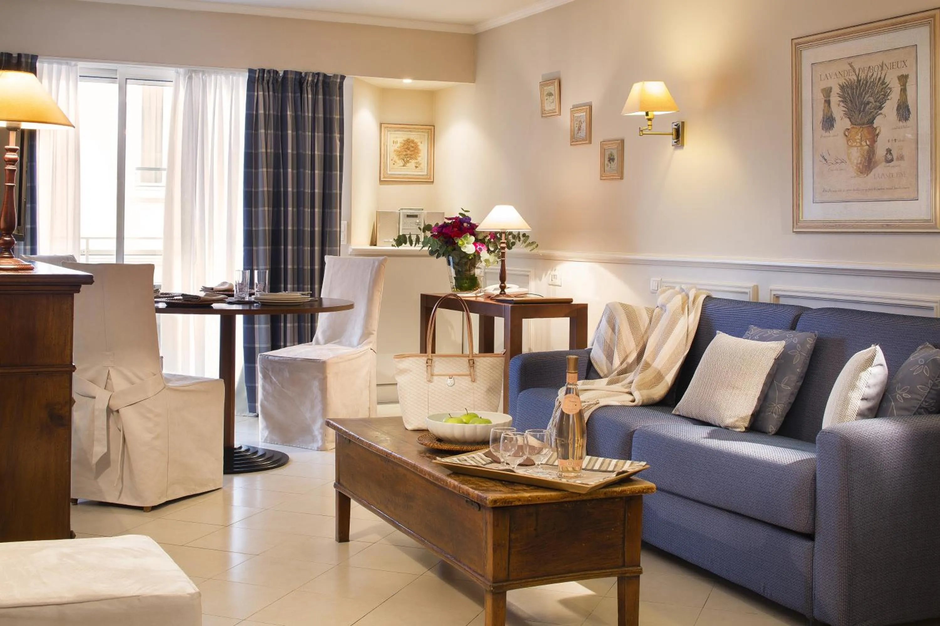 Dining area in Villa d'Estelle