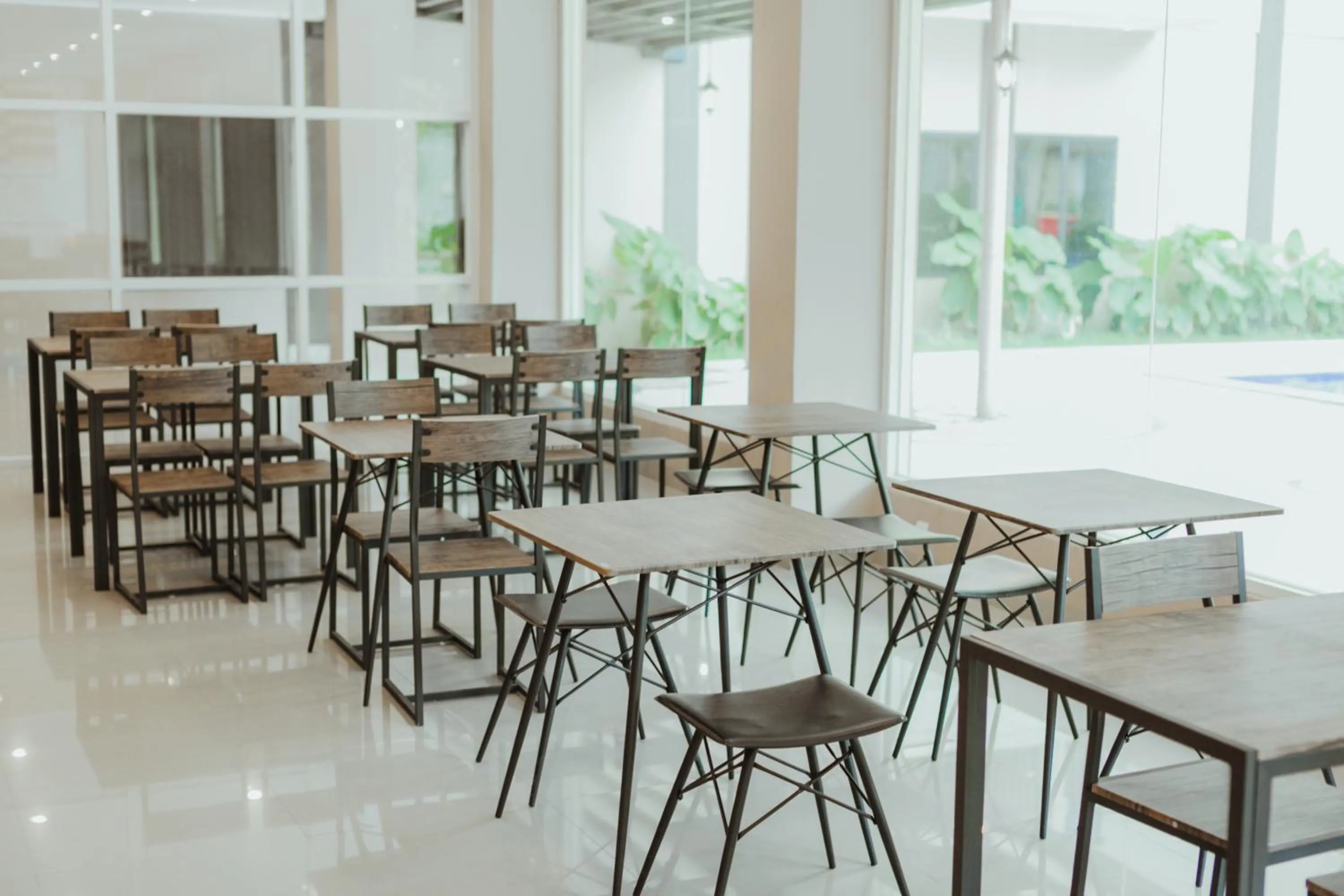 Restaurant/places to eat in panfila hotel