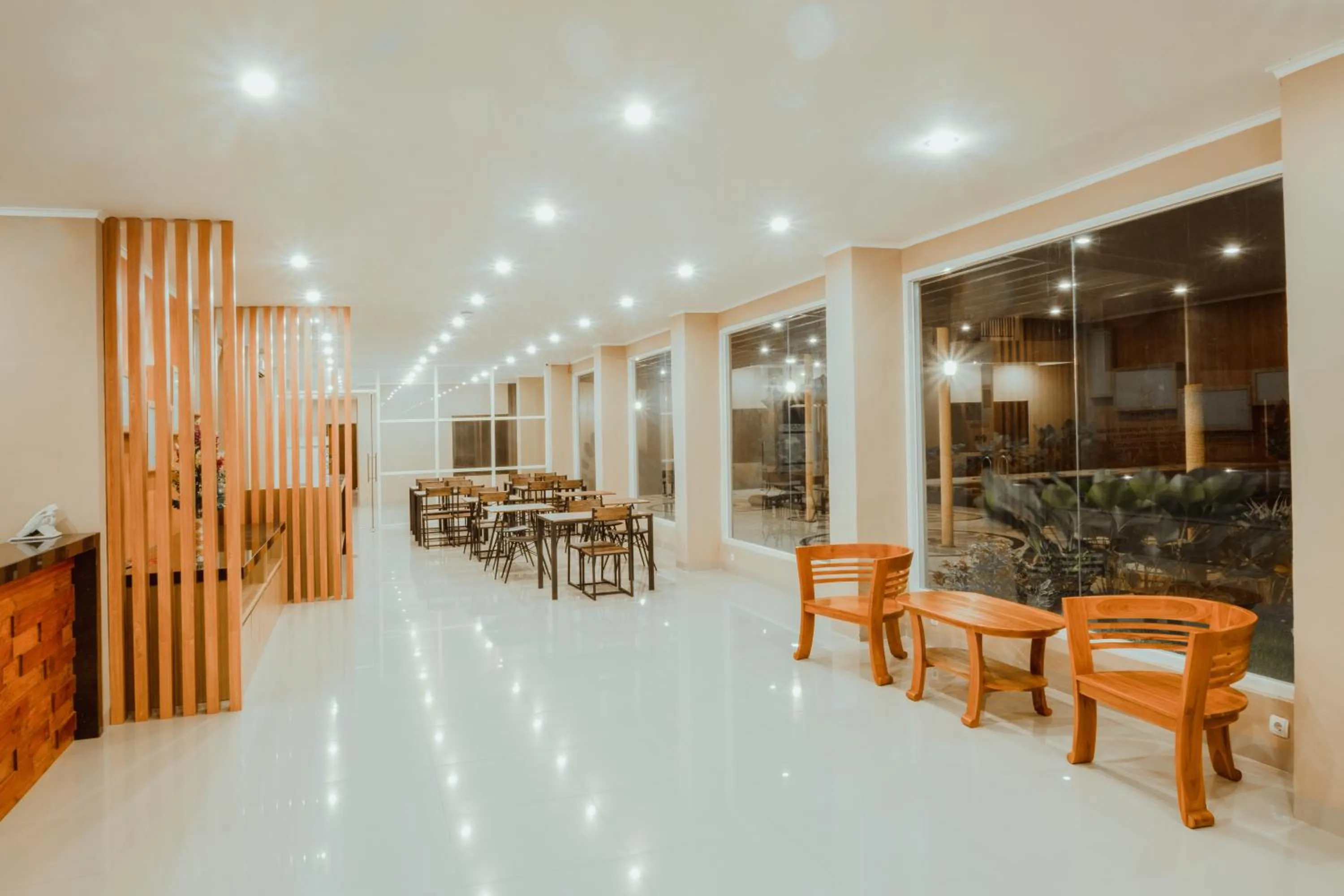 Restaurant/places to eat in panfila hotel