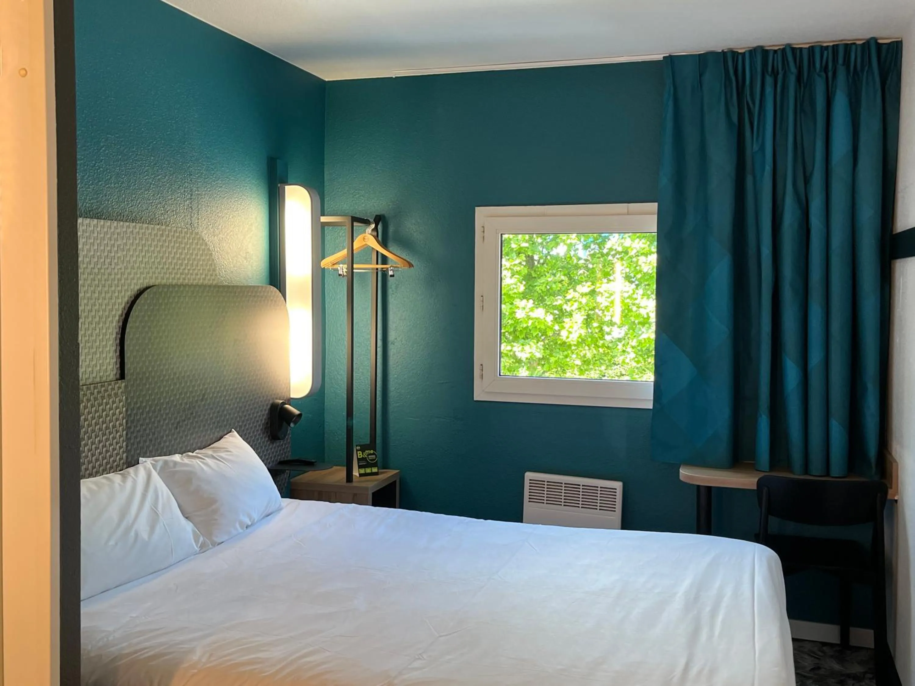 Bedroom, Bed in ibis Budget Liege