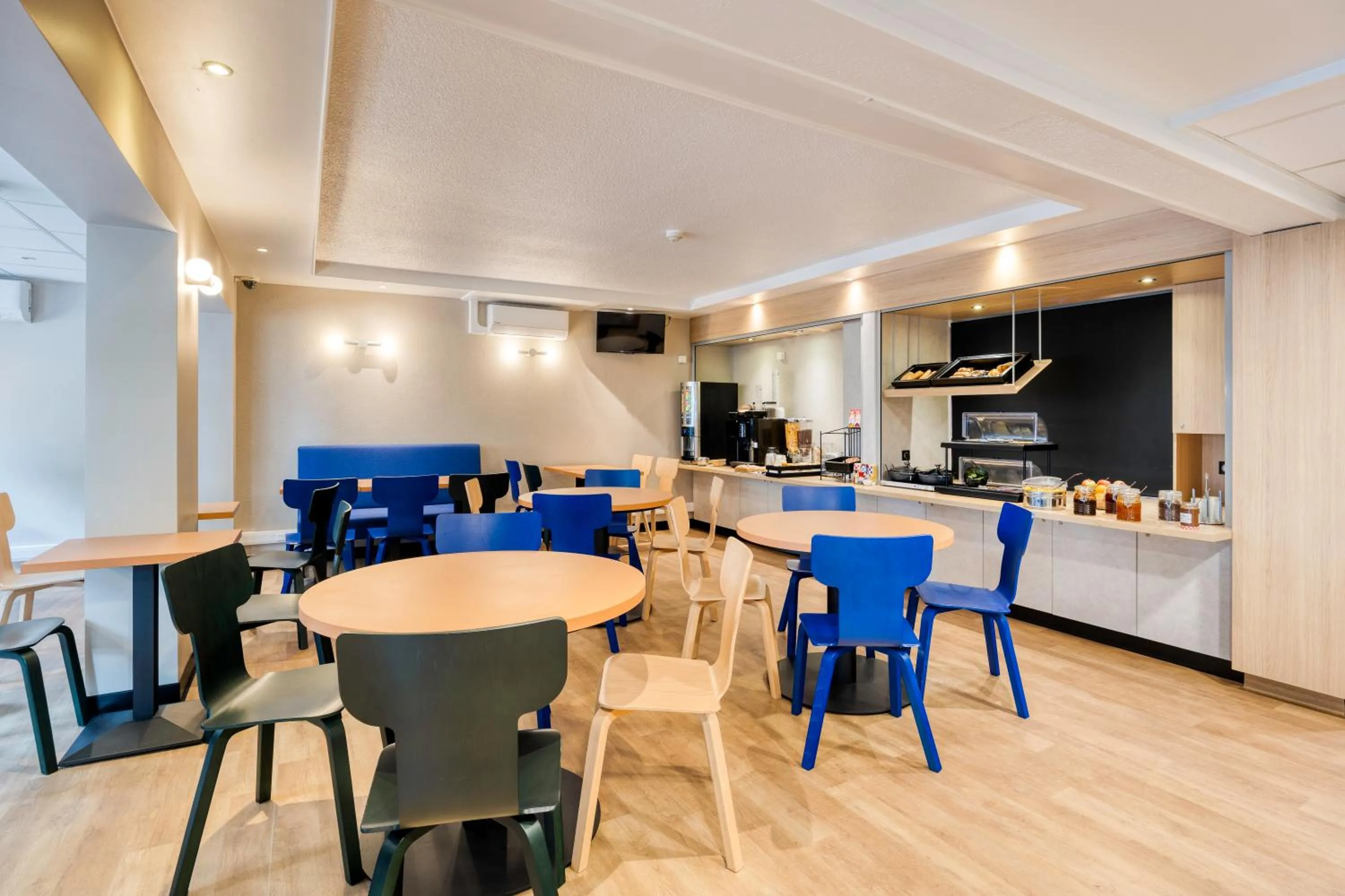 Breakfast in B&B HOTEL Liège Rocourt