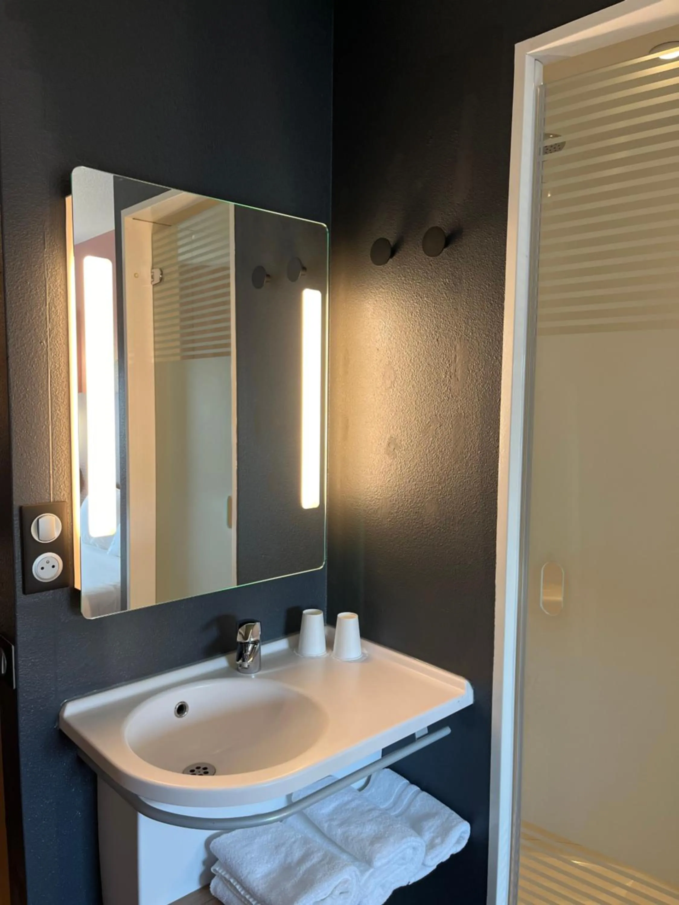 Bathroom in ibis Budget Liege