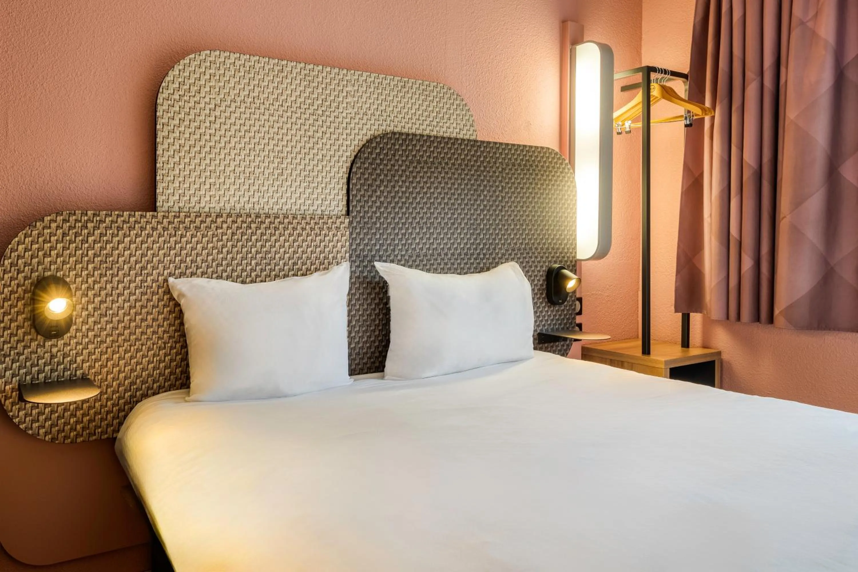 Bed in B&B HOTEL Liège Rocourt