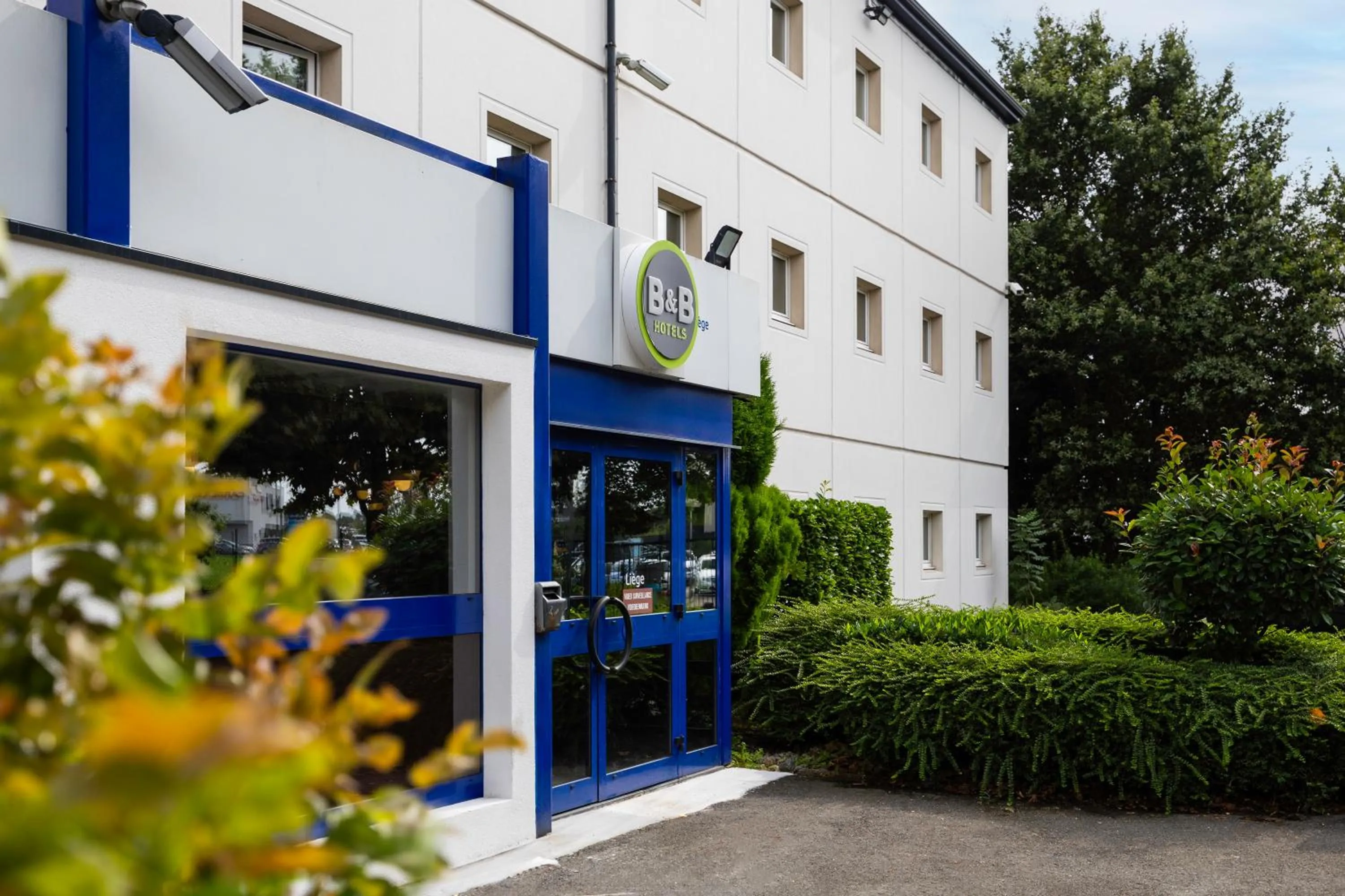 Facade/entrance in B&B HOTEL Liège Rocourt