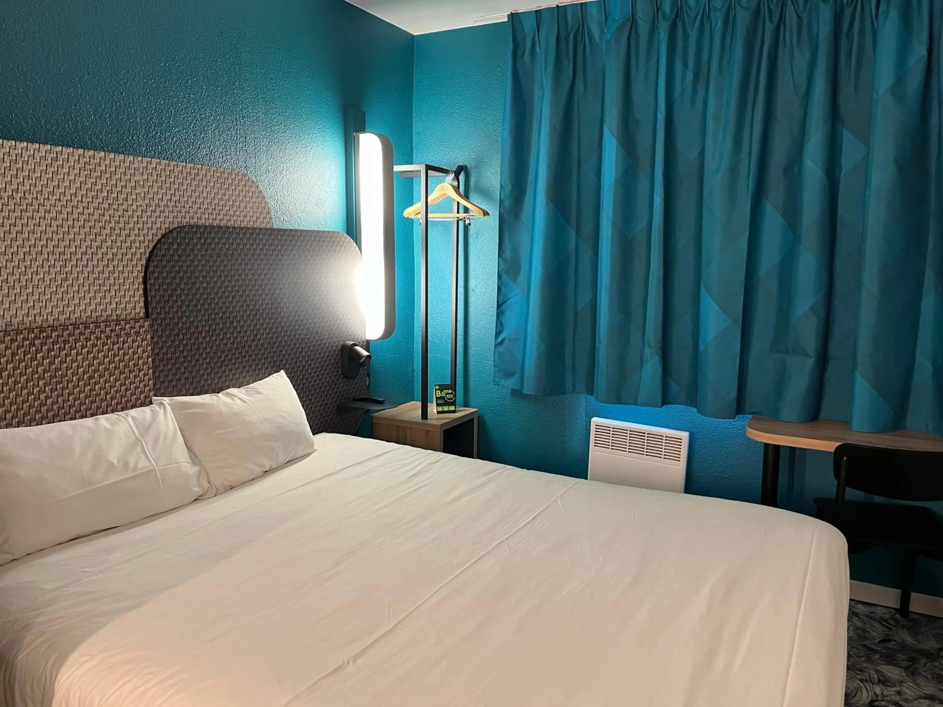 Bedroom, Bed in ibis Budget Liege