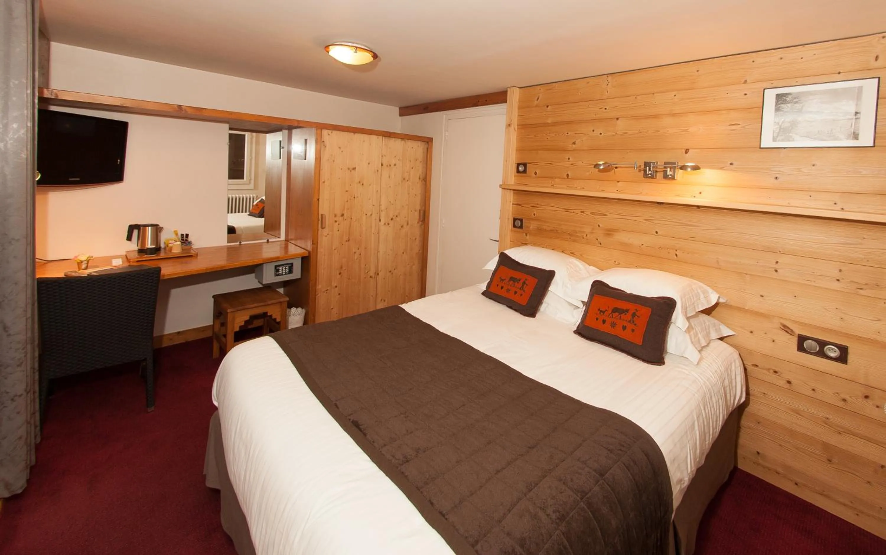 Deluxe Double Room with Bath in Joy Villard de Lans