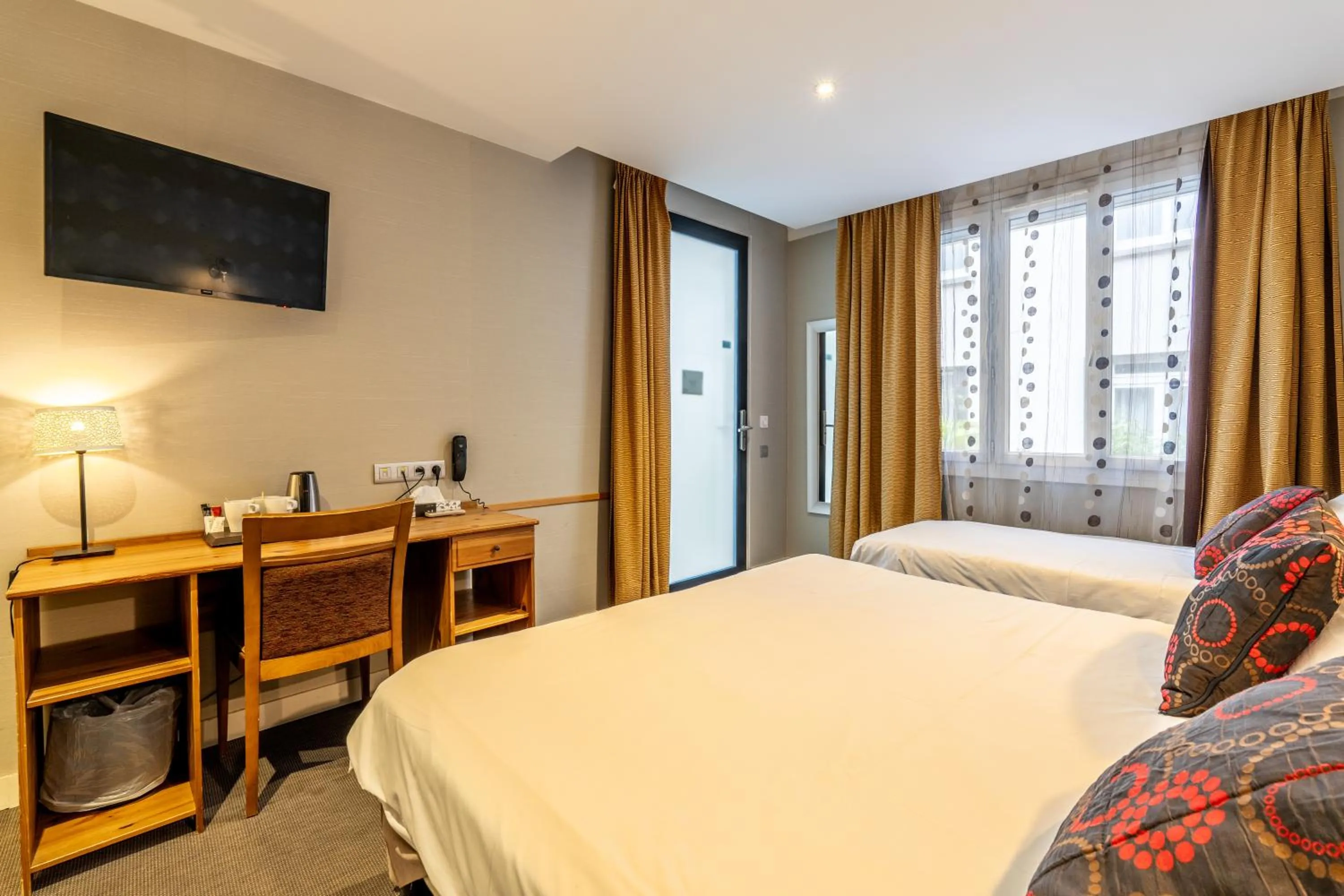 Bed in Hôtel Astoria