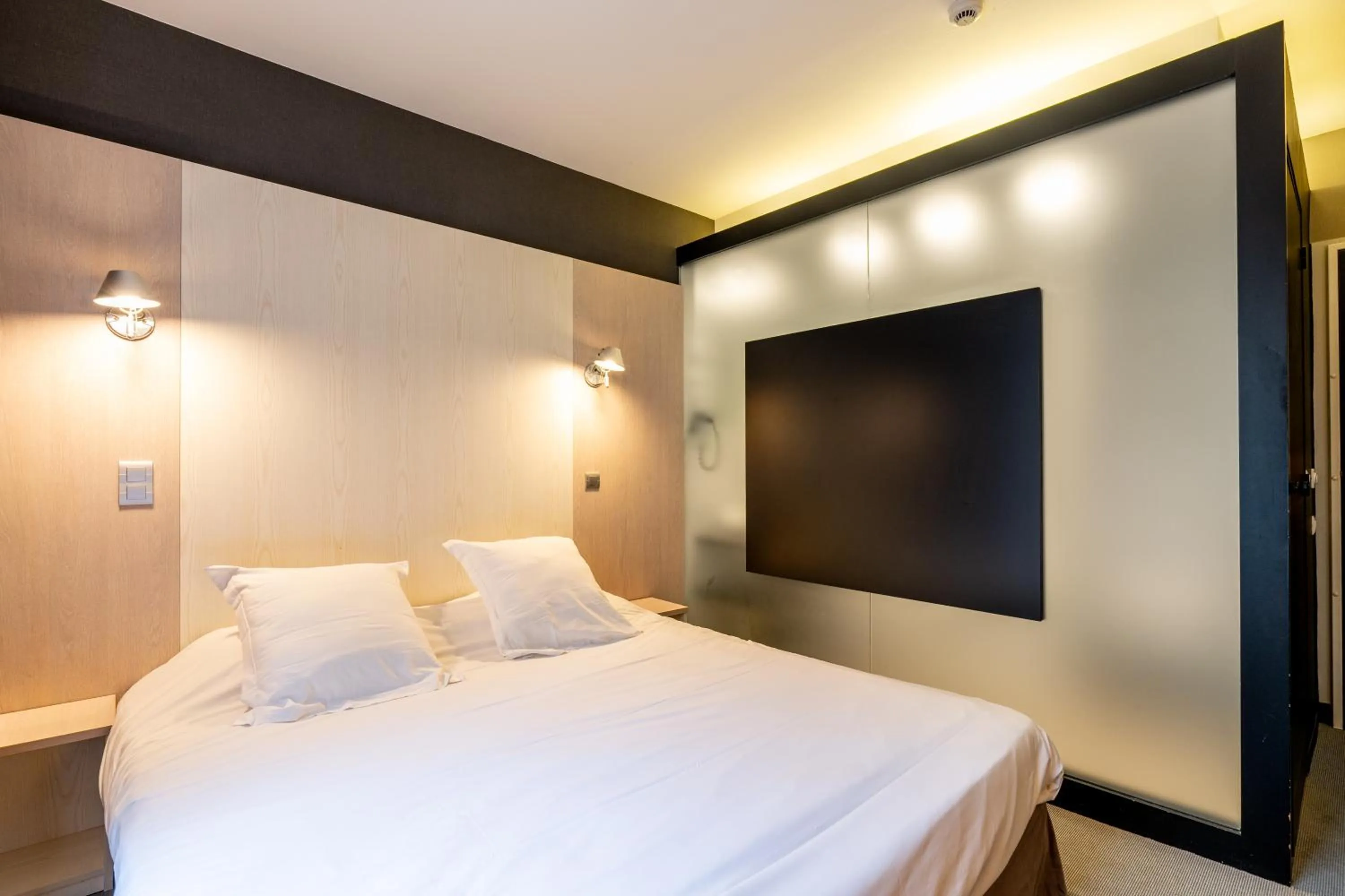 Bedroom, Bed in Hôtel Astoria