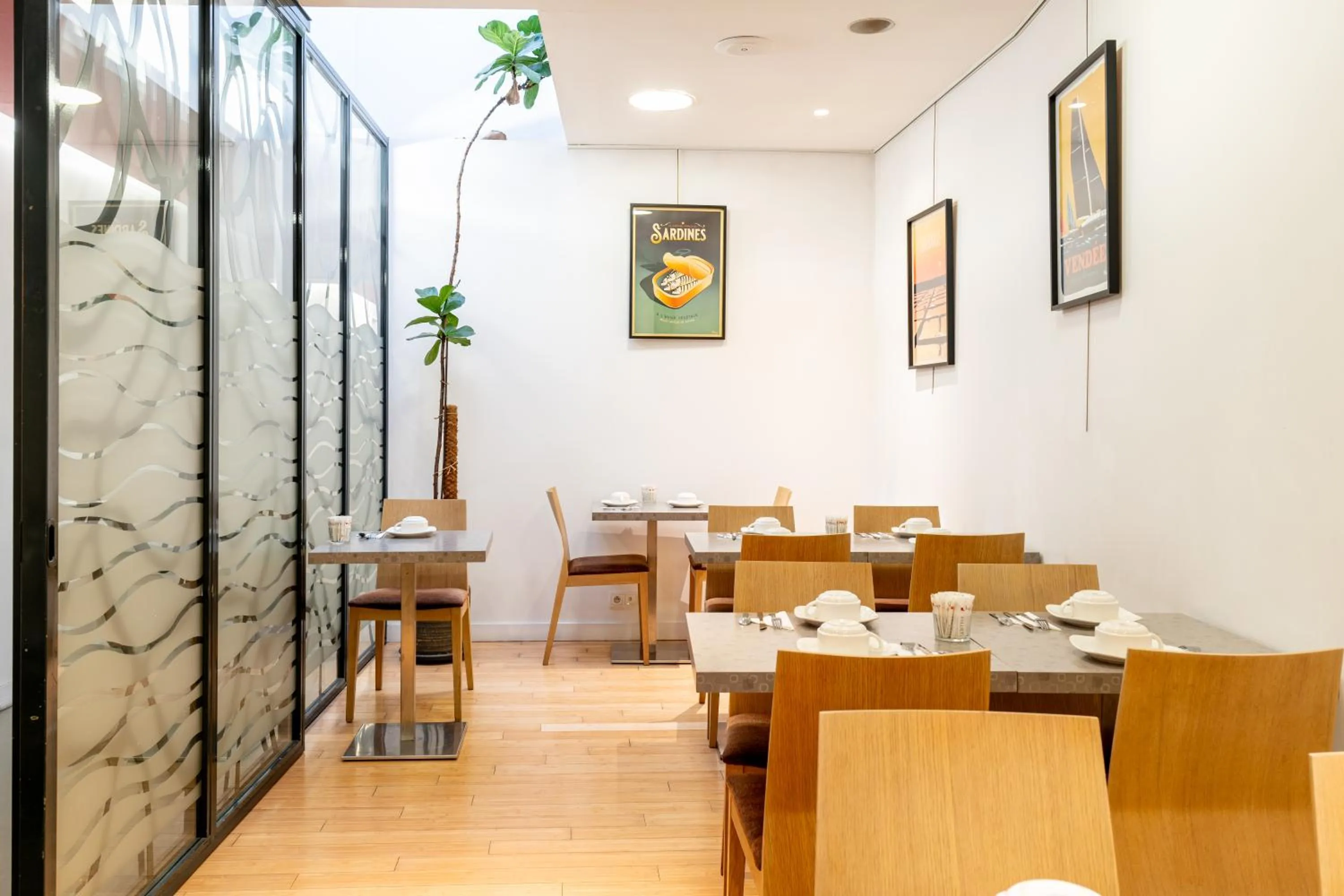 Restaurant/places to eat in Hôtel Astoria